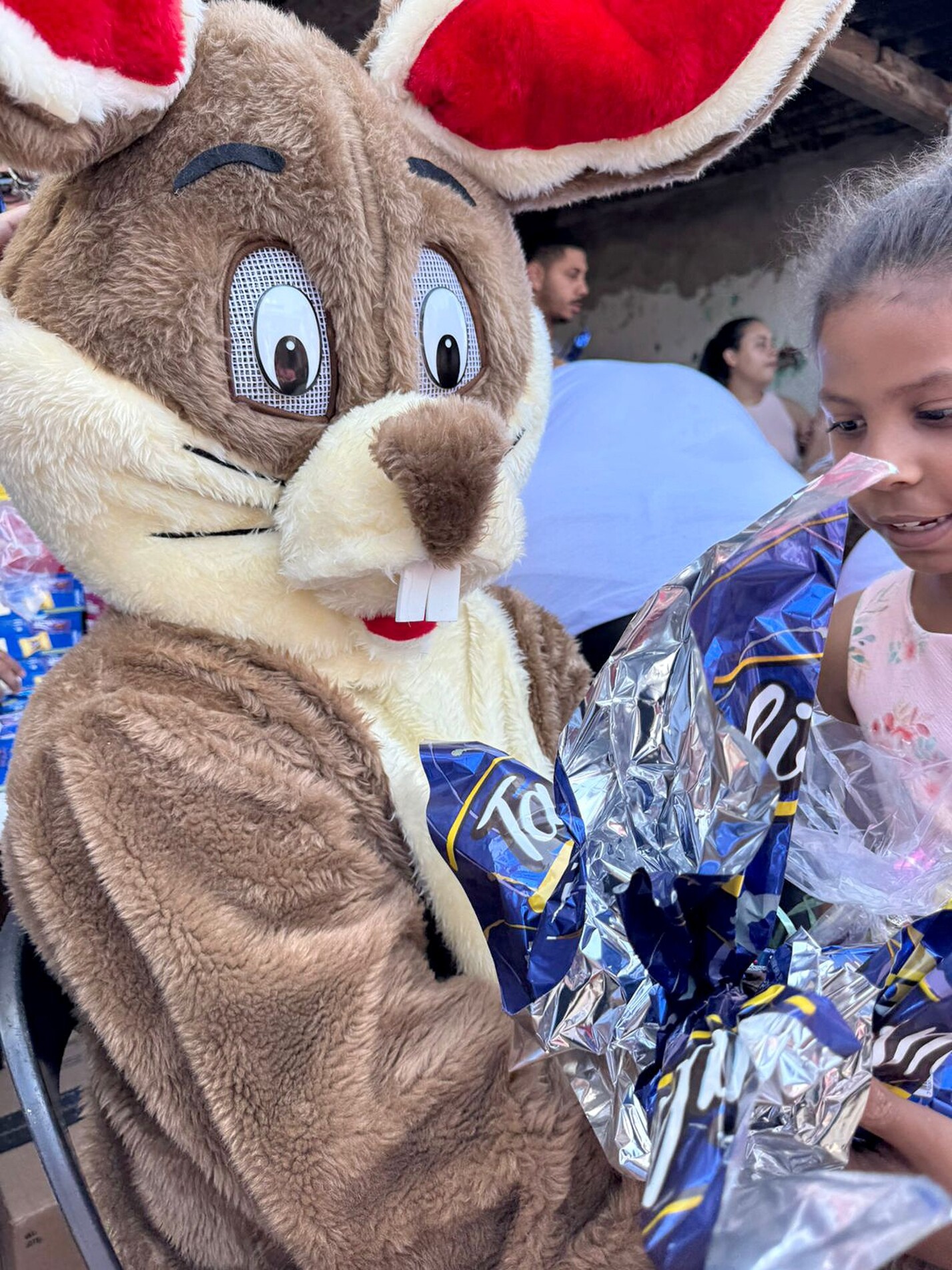  Iniciativa começou há cerca de nove anos, com o objetivo de alegrar as crianças do bairro
