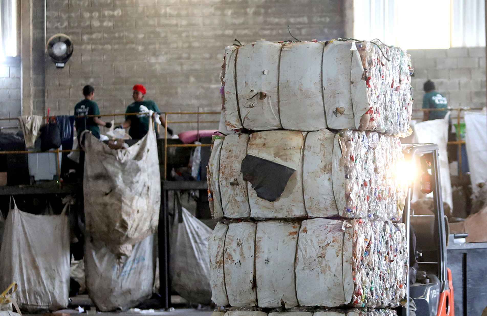 Preço menor de revenda no mercado desestimula reciclagem pelas cooperativas 
