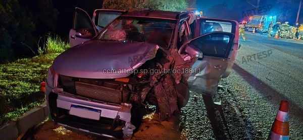 O carro ficou na faixa adicional