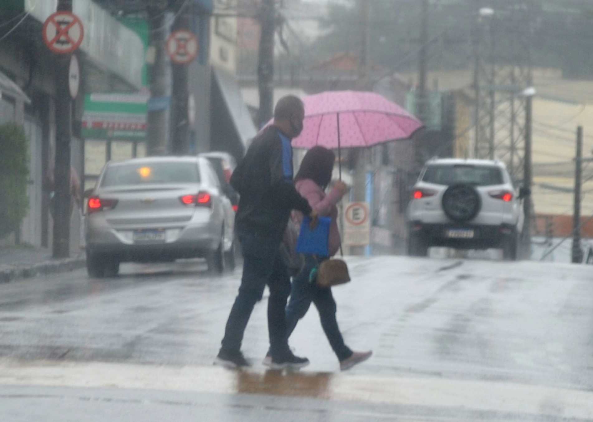 Para hoje, estão previstas pancadas de chuva no período da tarde e noite
