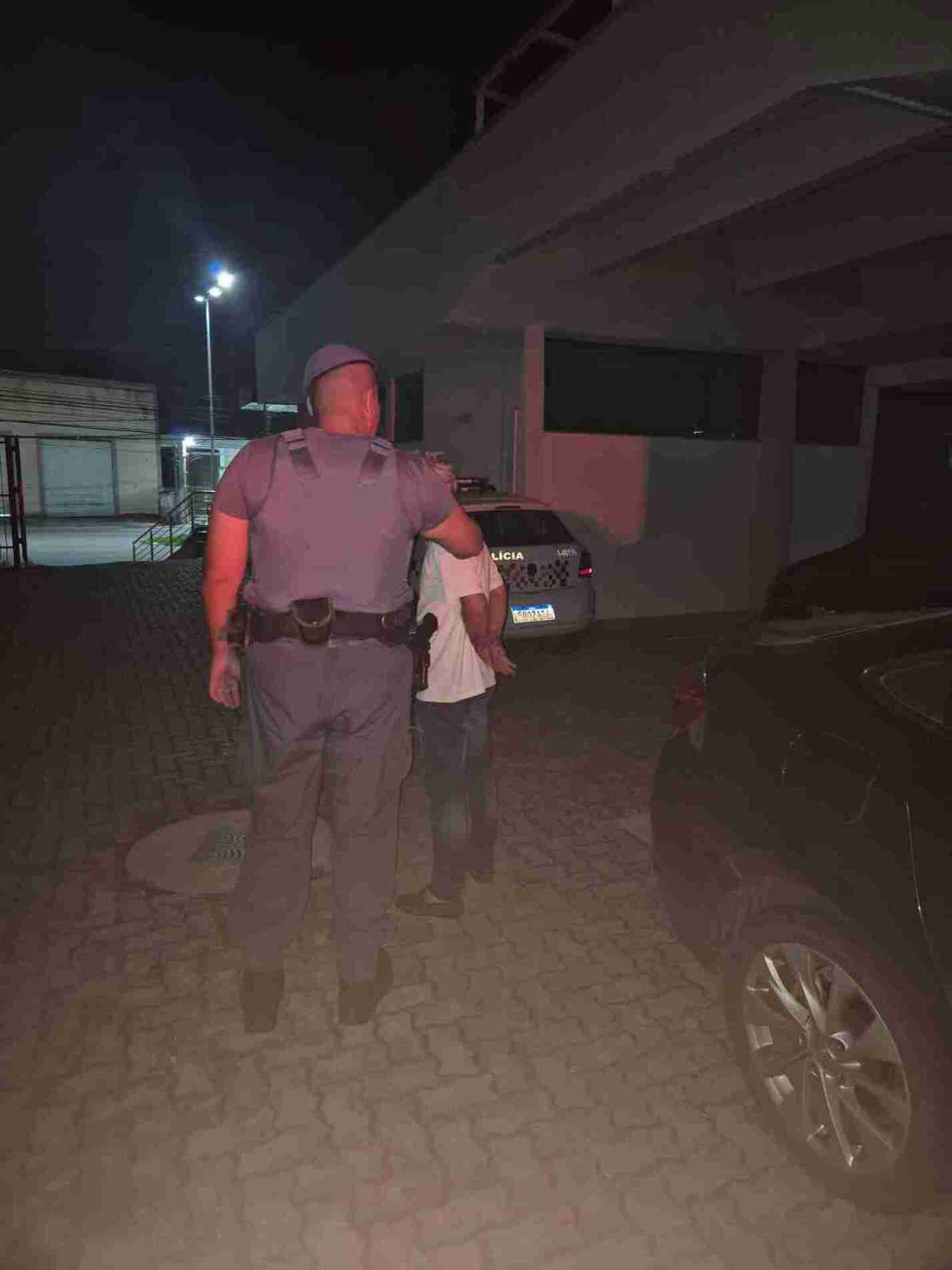 Polícia Militar prendeu um homem suspeito de envolvimento na morte de uma idosa de 76 anos