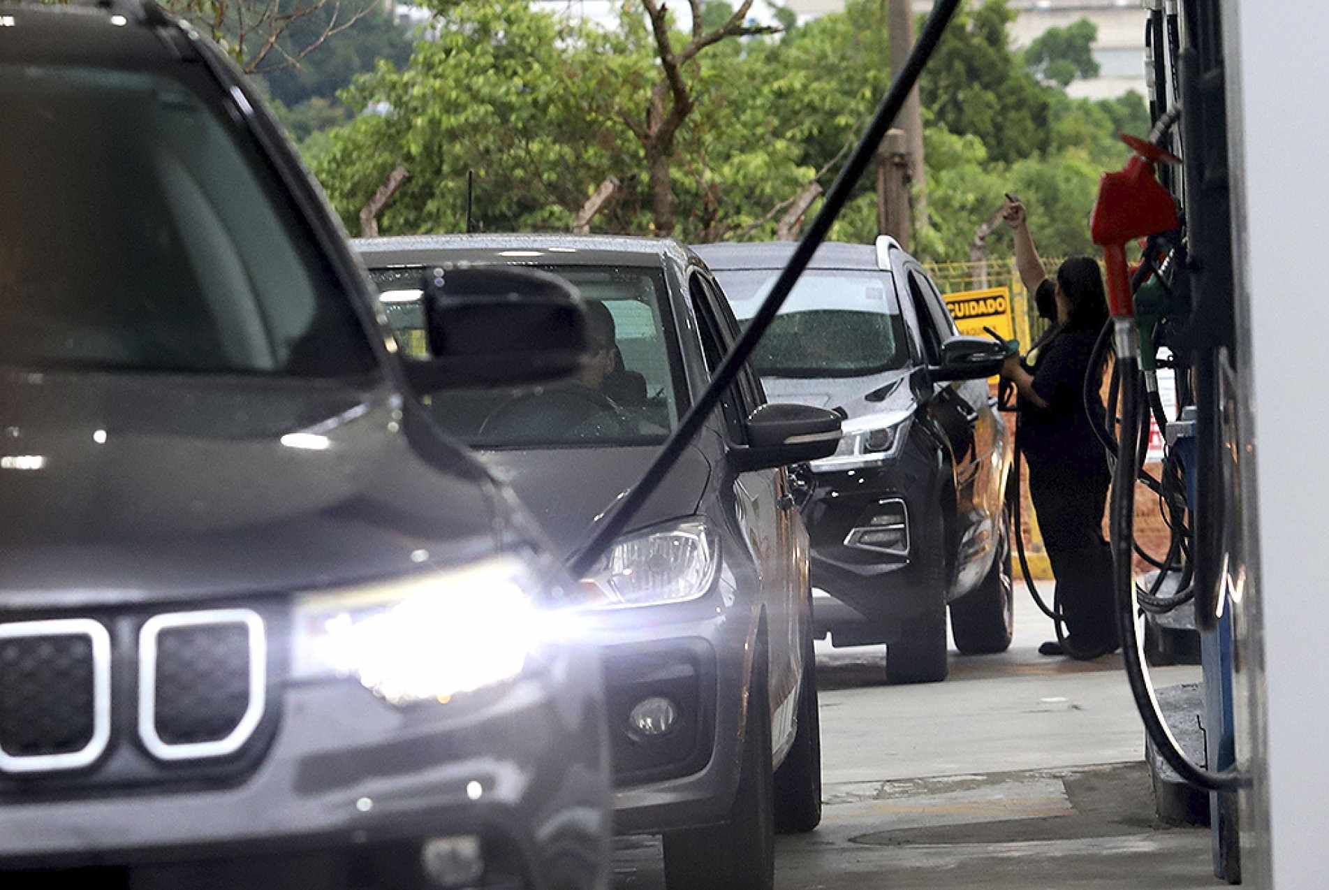 Diferença de preços entre postos pode ultrapassar R$ 3 por litro
