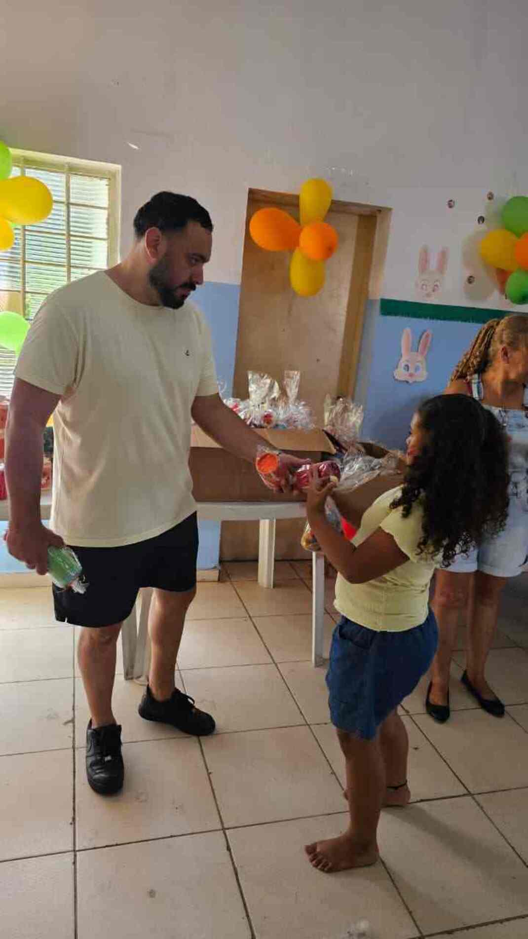 Além da alimentação e do acolhimento, o projeto busca oferecer um ambiente seguro para que as crianças 