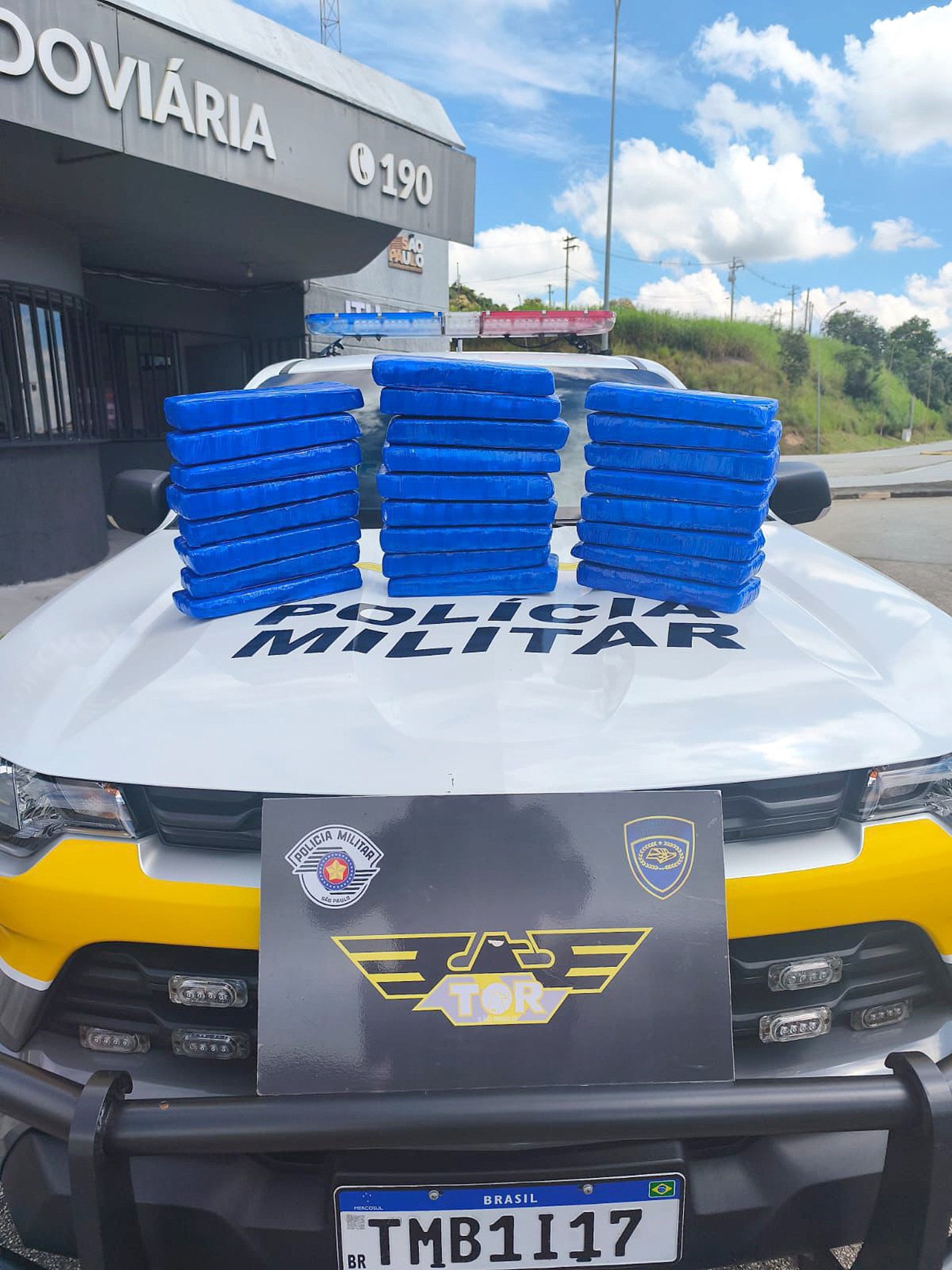 Tabletes de maconha 
estavam escondidos 
em  bagagem no 
compartimento do ônibus
