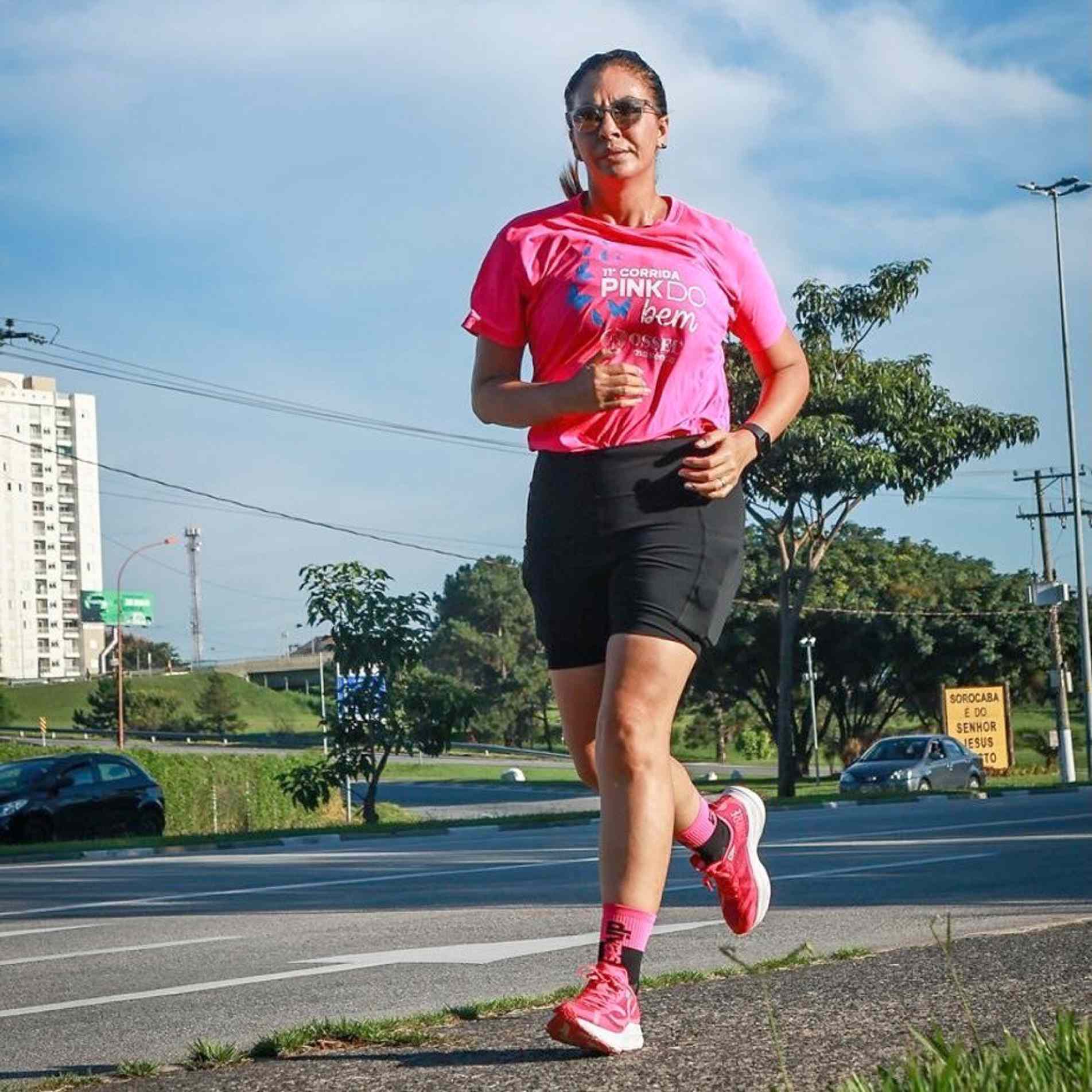 Renata Cristina Oliveira do Nascimento tem 49 anos e é adepta das corridas de rua
