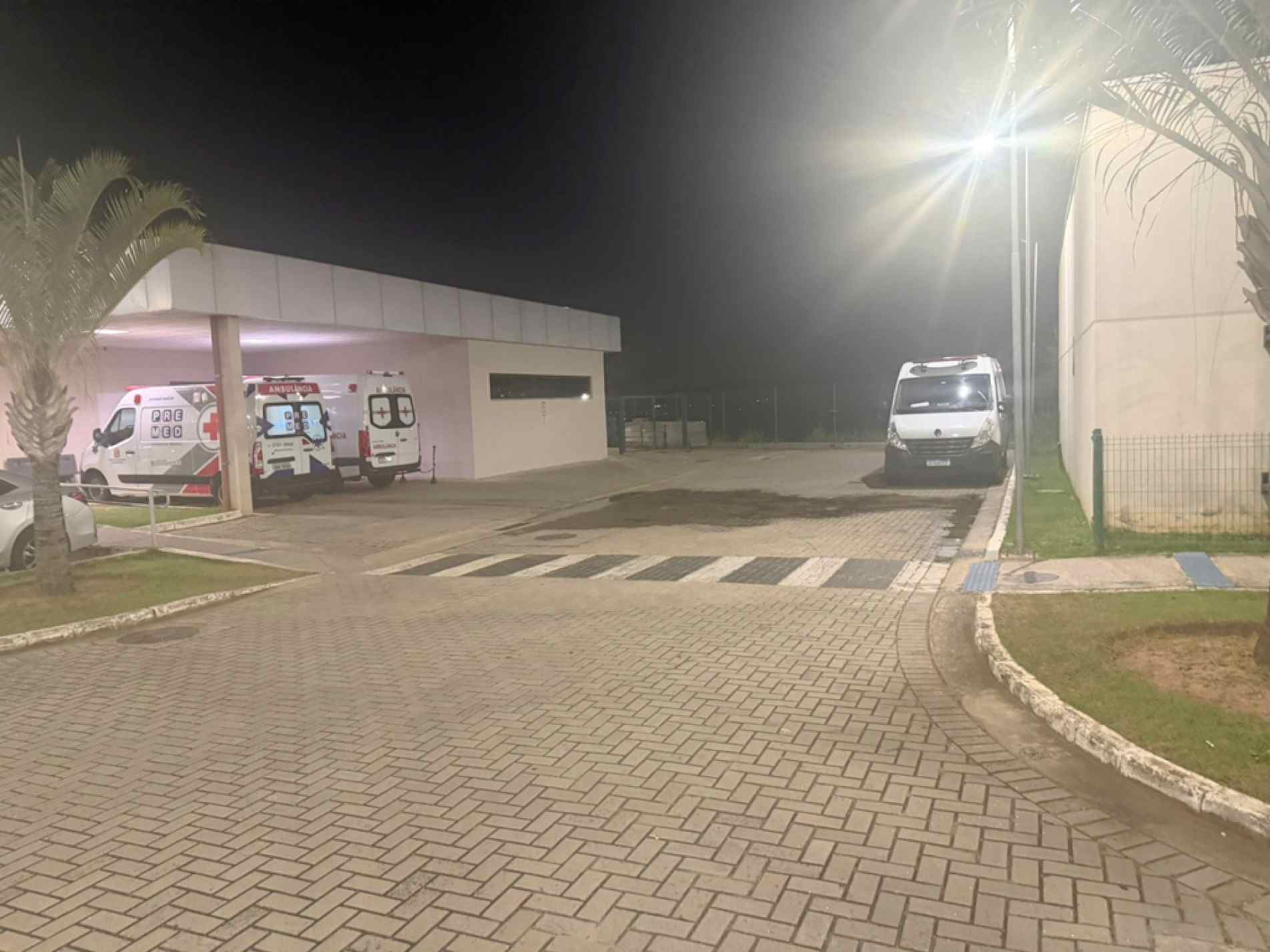 Falta de leitos no pronto-socorro estaria impedindo liberação de equipes de resgate
