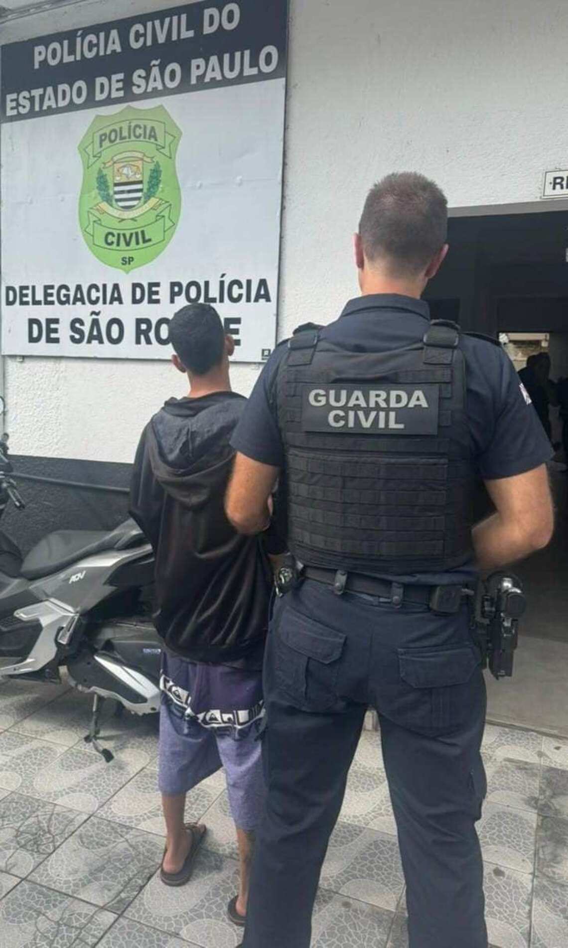 GCM prende suspeito e apreende drogas em São Roque