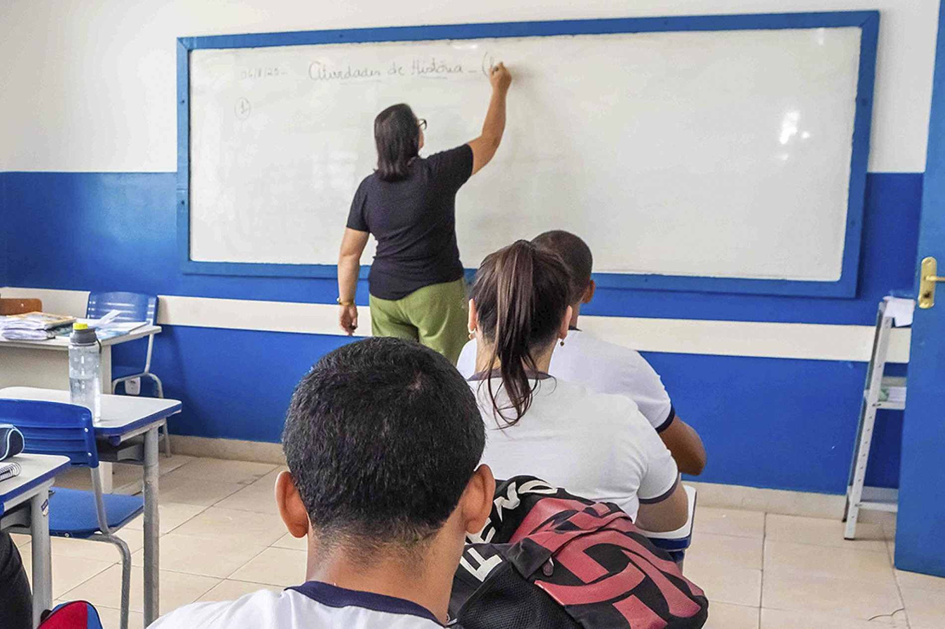 Primeira parcela será paga até o fim de abril com base no Saresp; a segunda, 
prevista para setembro, poderá ampliar o valor recebido por profissionais
