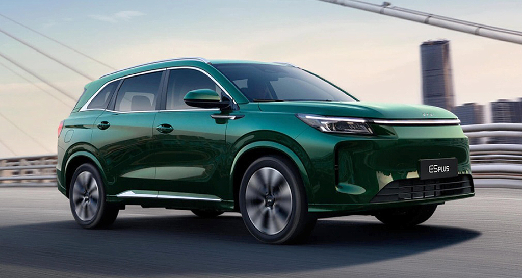 Projetado para as estradas chilenas, a tecnologia híbrida elétrica avançada proporciona uma experiência de condução confortável e suave
