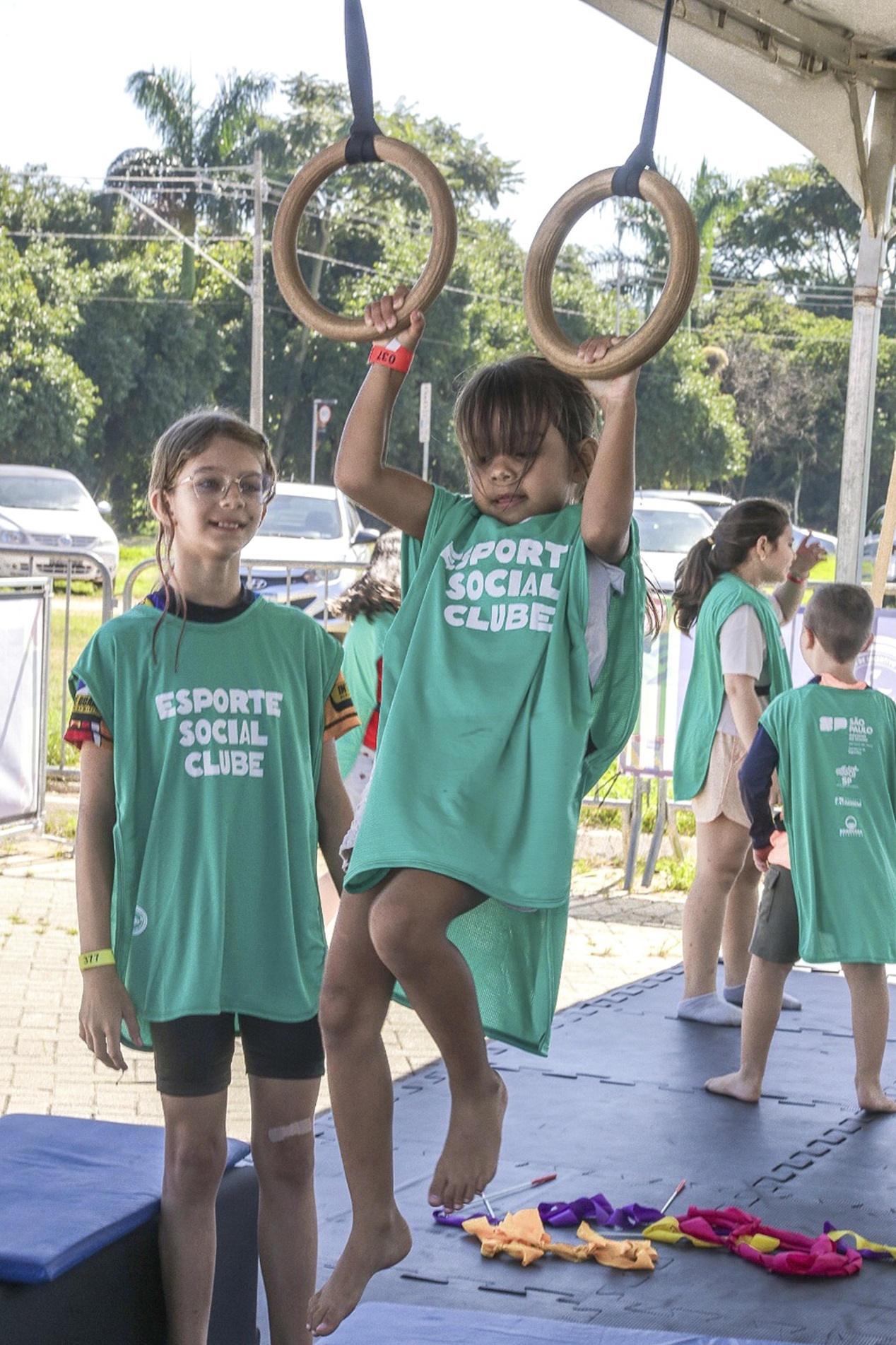 Tudo foi pensado para que cada participante pudesse aprender brincando — desenvolvendo coordenação, fazendo amigos e ganhando confiança
