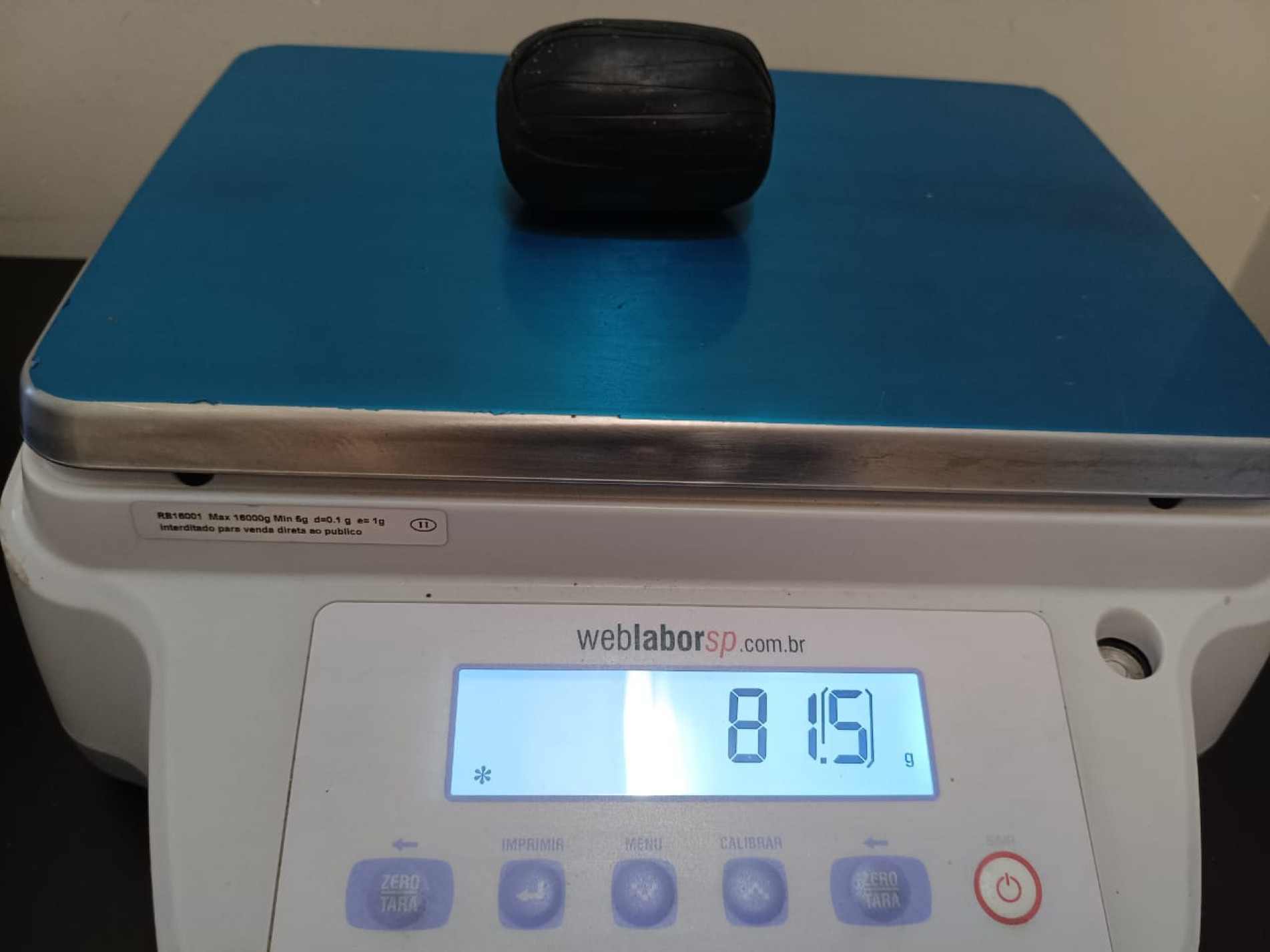 O material apreendido totalizou 81,5 gramas de peso bruto e 41,7 gramas de peso líquido