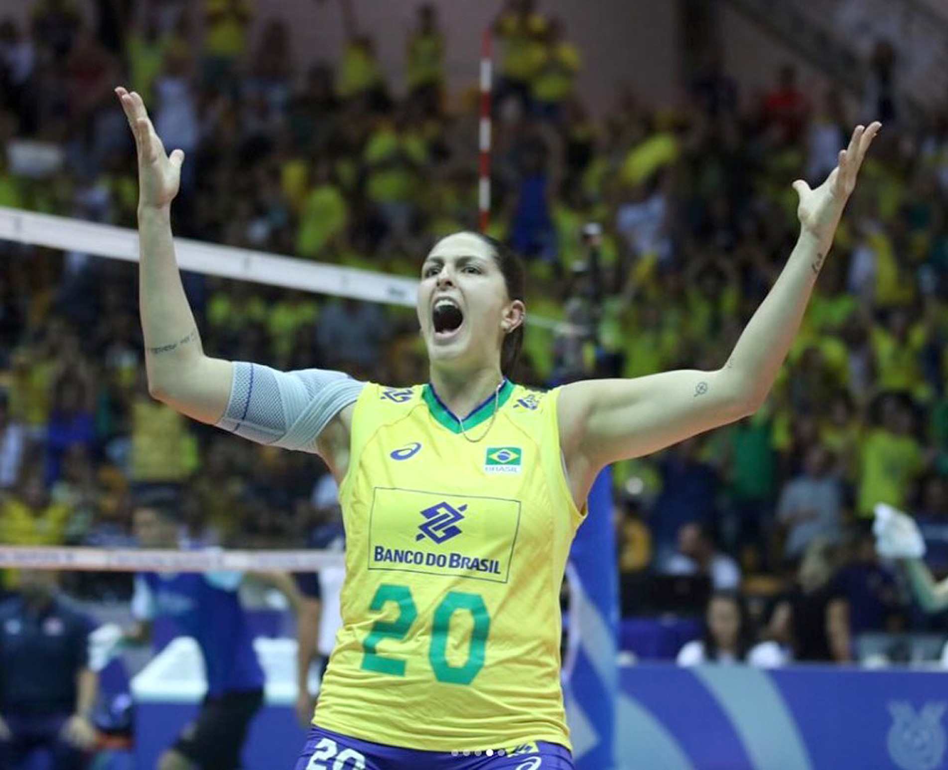 Sorocabana em uma das inúmeras partidas com a amarelinha: 
‘Hoje não é um adeus. É uma transformação’.