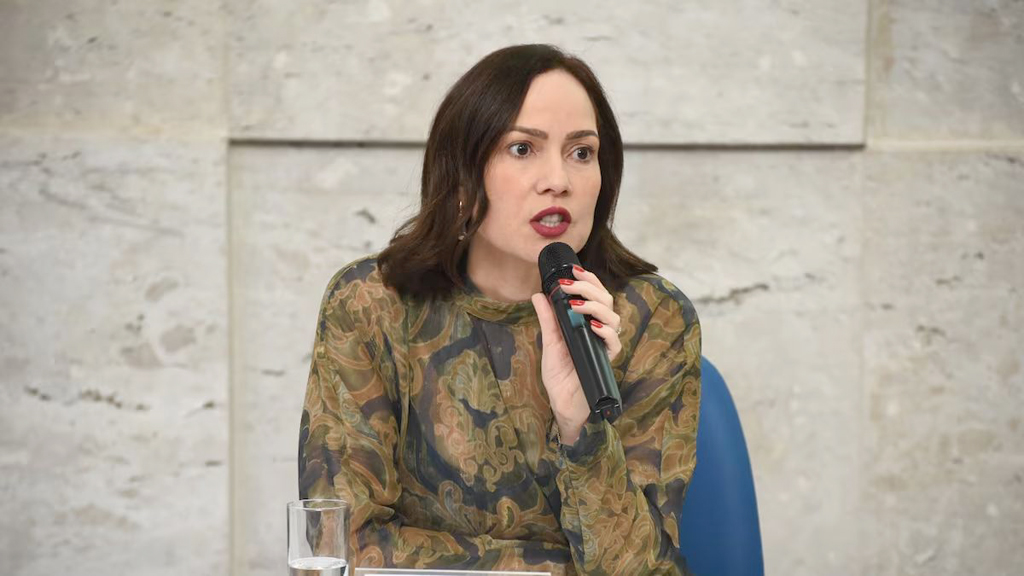 Ana Cristina Viana Silveira substitui Gilberto Waller Jr.
