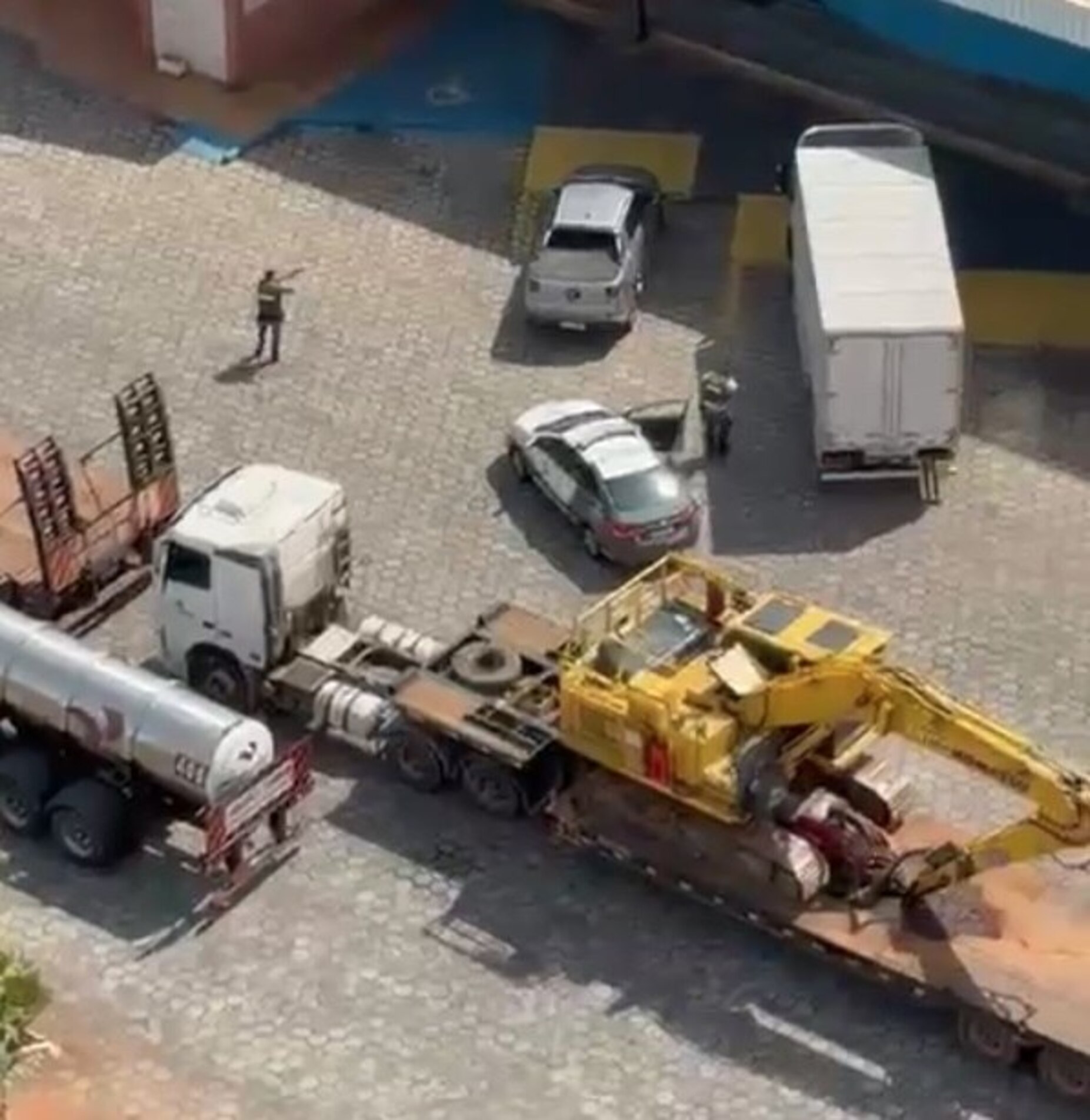 O homem foi preso em flagrante por receptação e adulteração de sinal identificador de veículo automotor