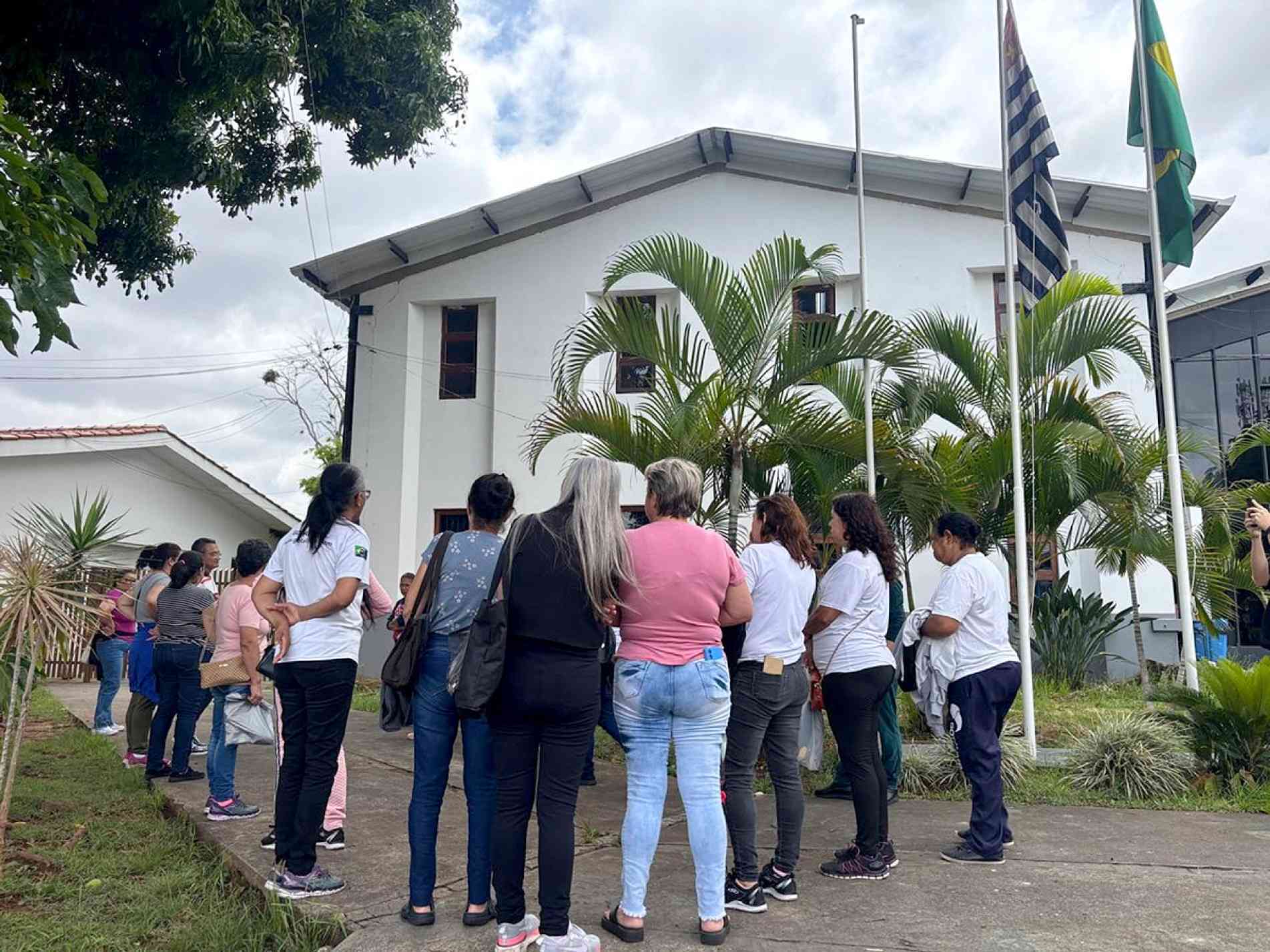  Em 2025, cerca de 40 funcionárias protestaram para 
reclamar atrasos no pagamento de benefícios