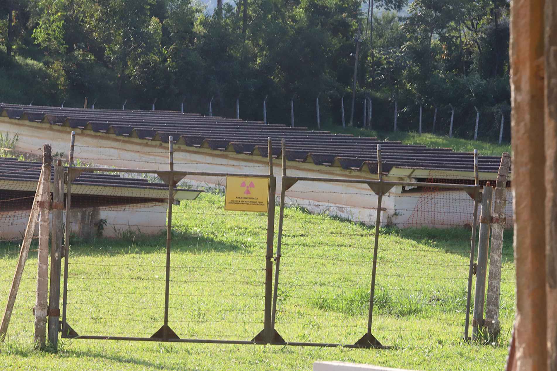  Material de mineração de terras raras permanece em silos desde a década de 1970, sem previsão de retirada