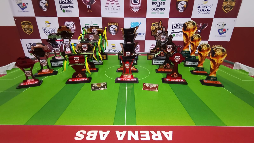 Troféus que serão distribuídos nos quatro torneios do ano: vai até 12 de dezembro
