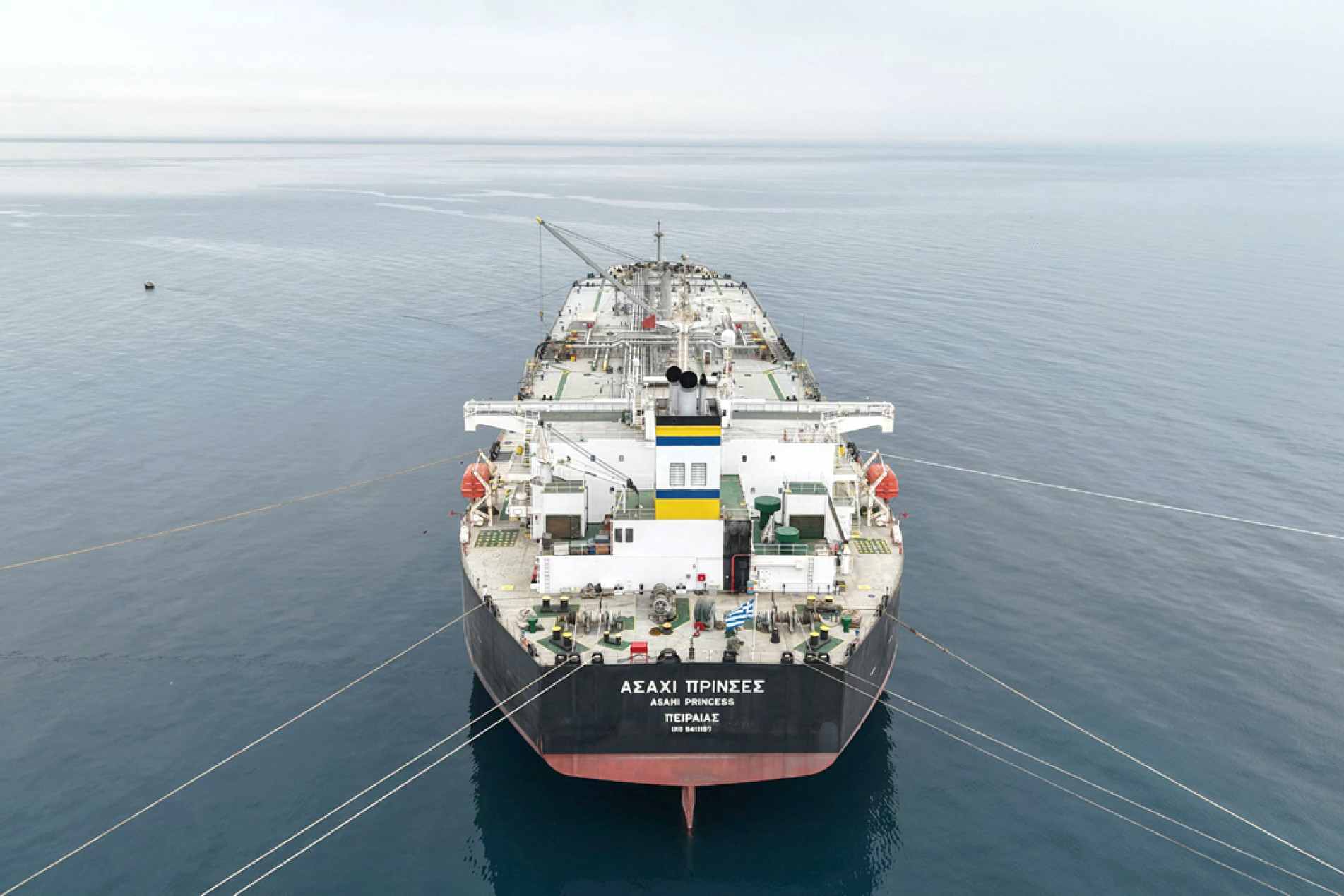 Petroleiros aguardam passagem por Ormuz
