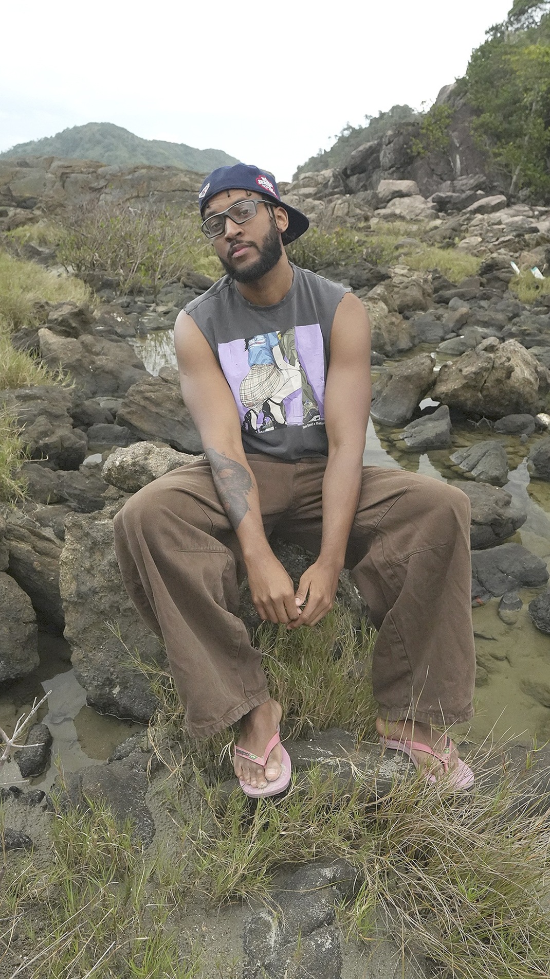 Disco chega hoje às plataformas e reúne colaborações de nomes relevantes da cena independente
