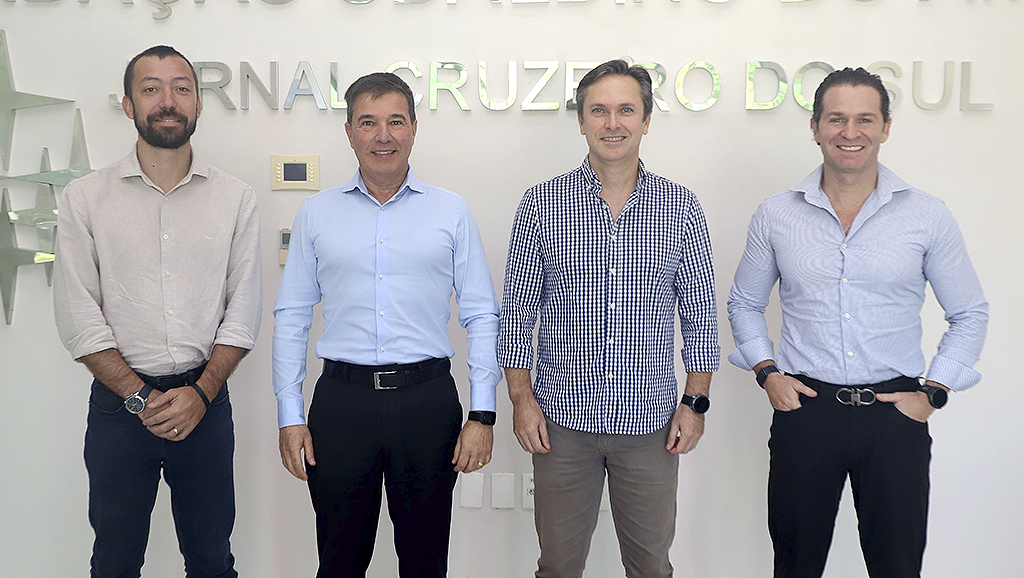  Tiago Augusto Pereira, diretor de Assuntos Legislativos e Urbanismo Metropolitano; Júlio Casas, diretor do Secovi-SP em Sorocaba; Luiz Fernando Zanchet, diretor do Secovi-SP e Renan Pérsio, diretor da Regional Sorocaba do SindusCon-SP
