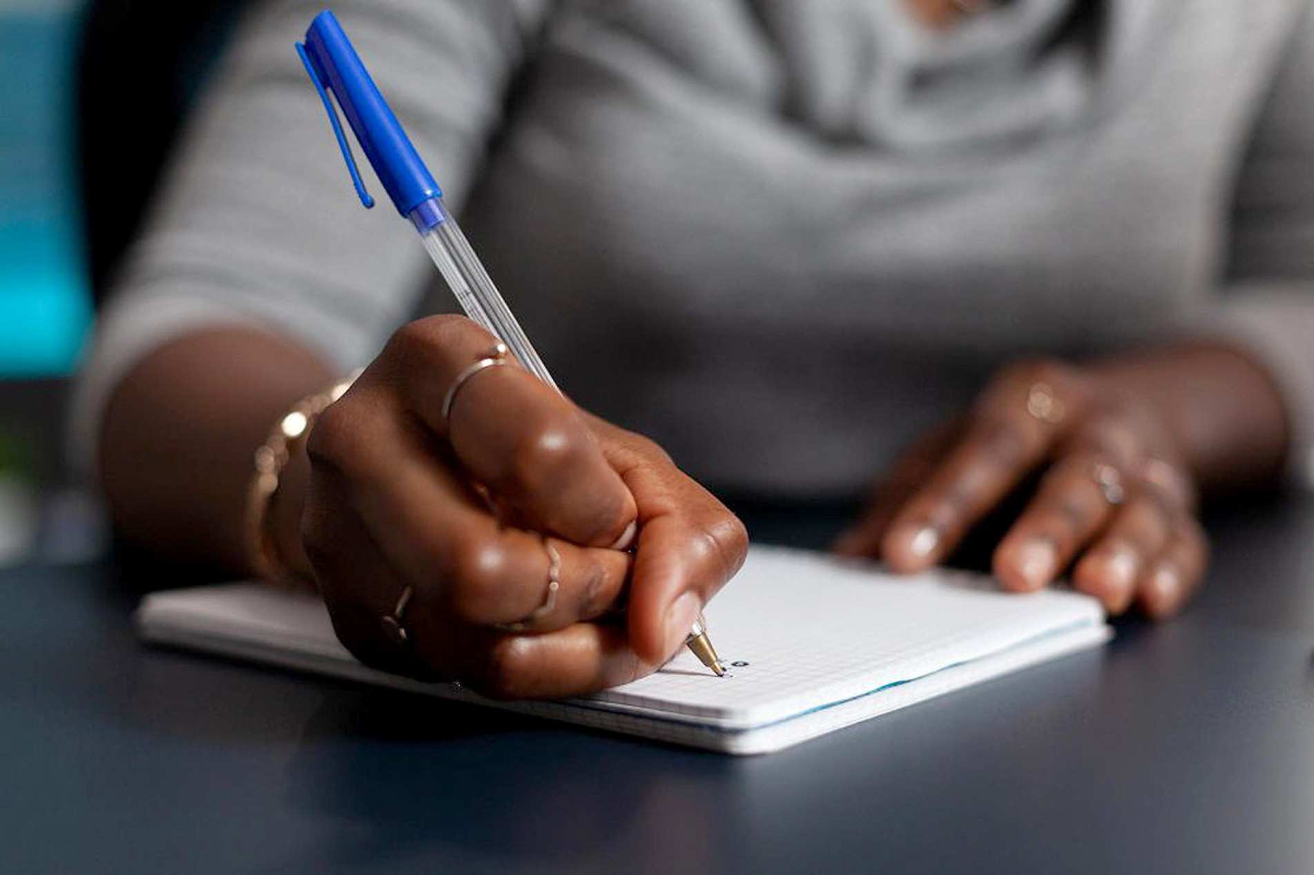 Medida abrange ingresso de estudantes em universidades
