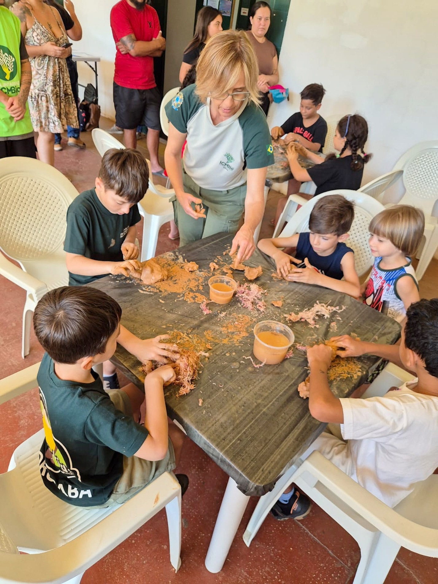 Pequenos construtores 
da natureza em ação!
