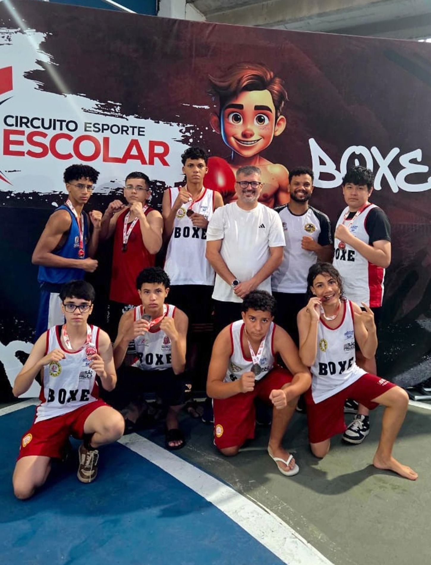 Todos os pugilistas presentes na competição voltaram premiados
