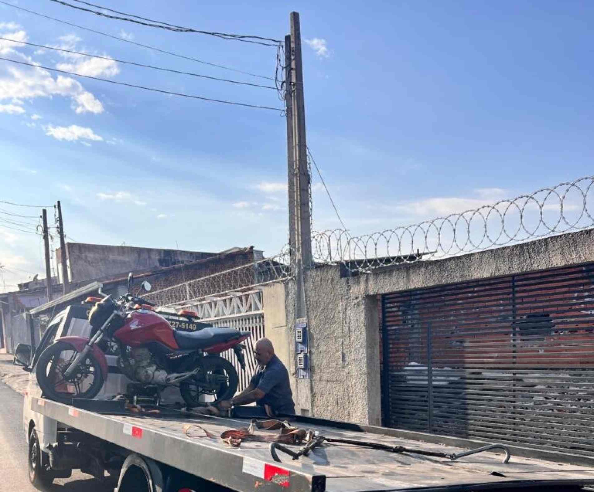 A motocicleta com 440 infrações de trânsito acumuladas e dívida de aproximadamente R$ 80 mil