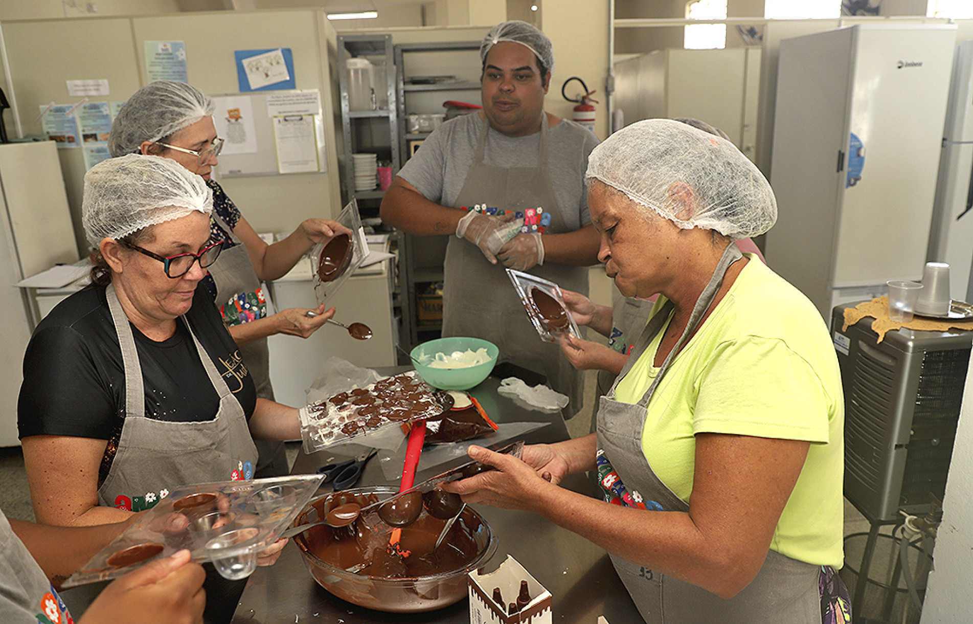  ONG distribuiu ovos de chocolate para pessoas em situação de vulnerabilidade
