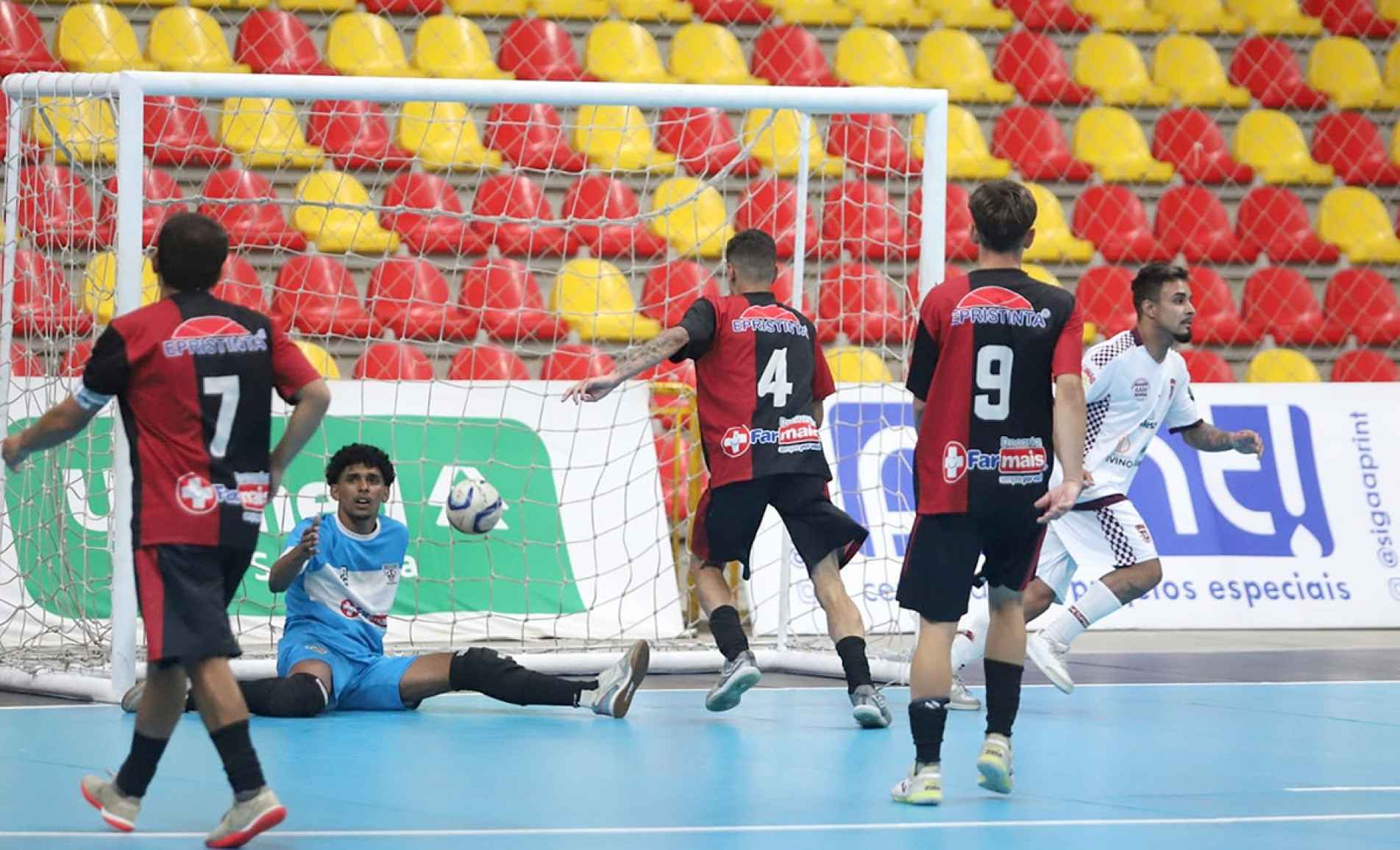 Goleiro do Coringa lamenta: derrota veio quando faltava 
apenas oito segundos para o fim do jogo