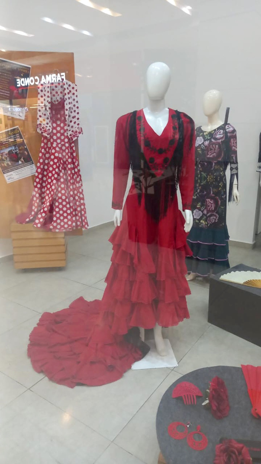 Mostra gratuita reúne trajes típicos e resgata a história da celebração no bairro Vila Hortência
