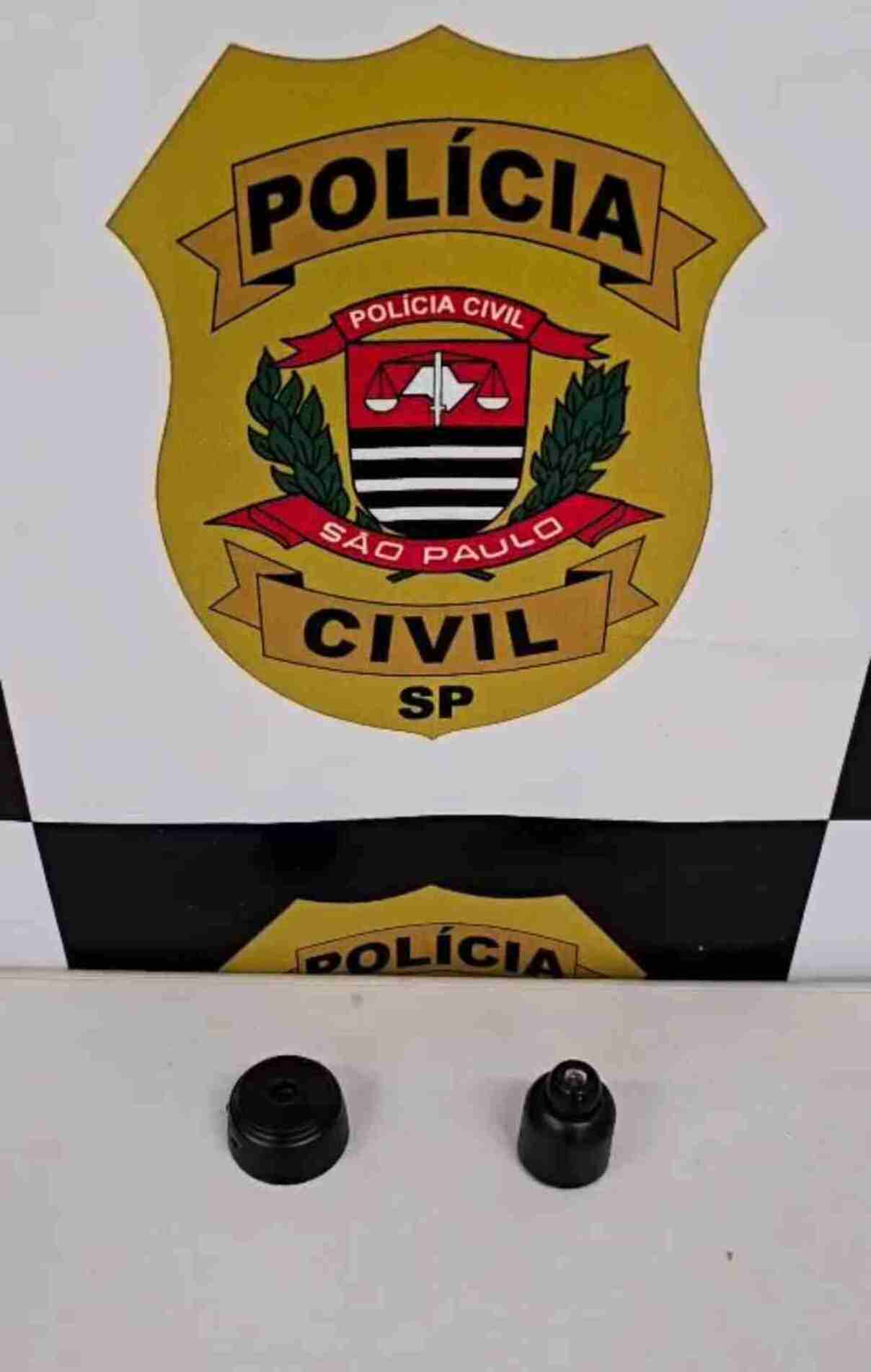 No aparelho, foram encontradas imagens da jovem despida