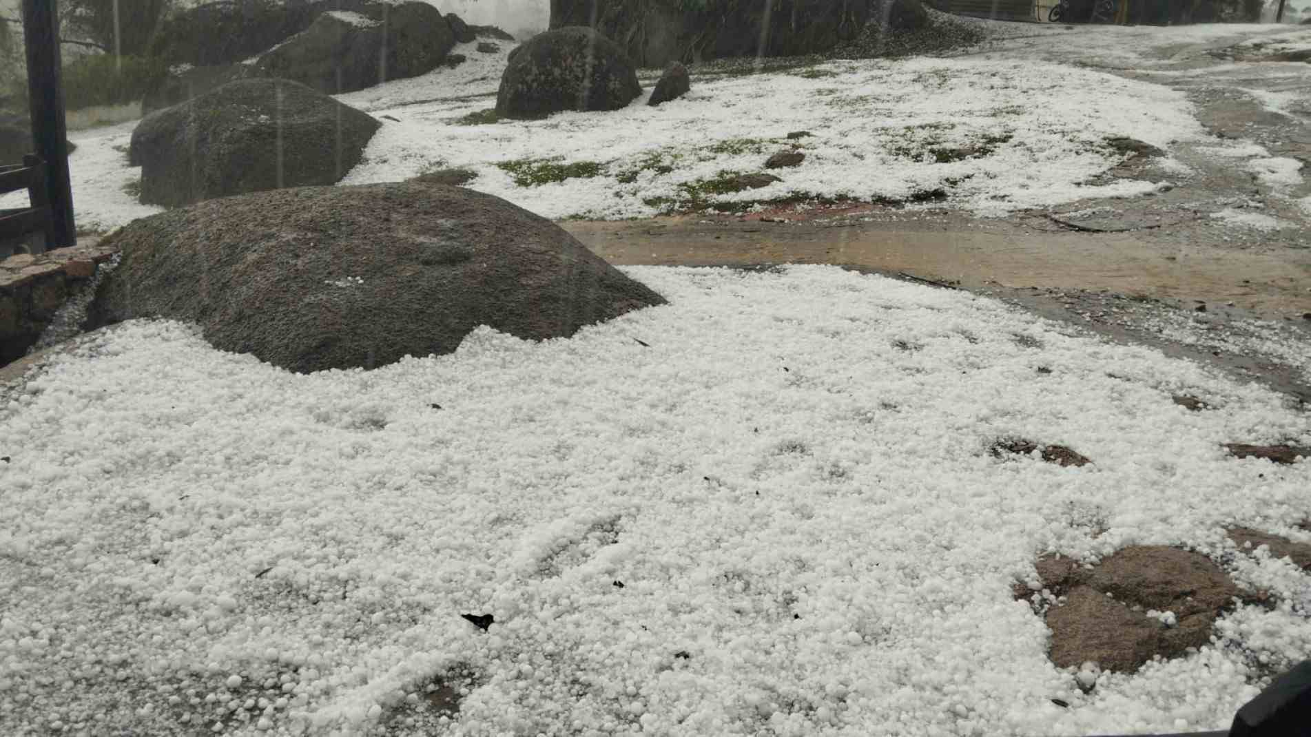 uma forte chuva de granizo causar prejuízos em residências e lavouras no município, com impactos na zona rural