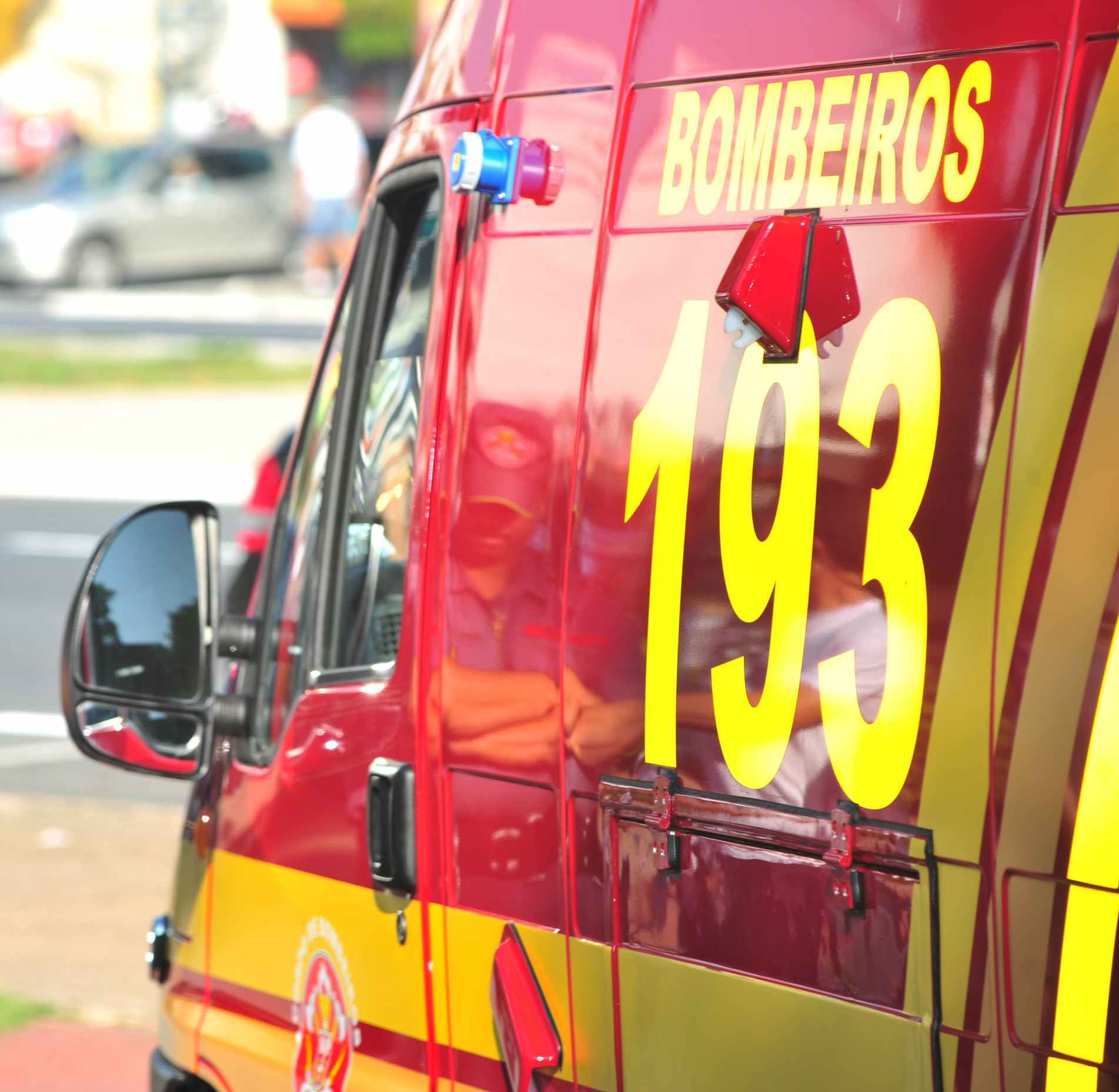 O fogo foi controlado pela equipe