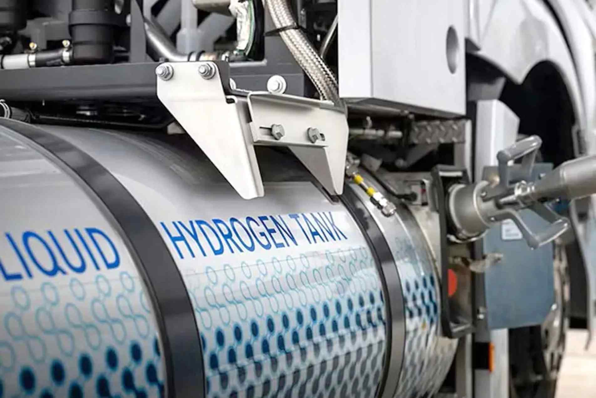 Células são feitas de diversos materiais que convertem hidrogênio e oxigênio em eletricidade, que move o motor  