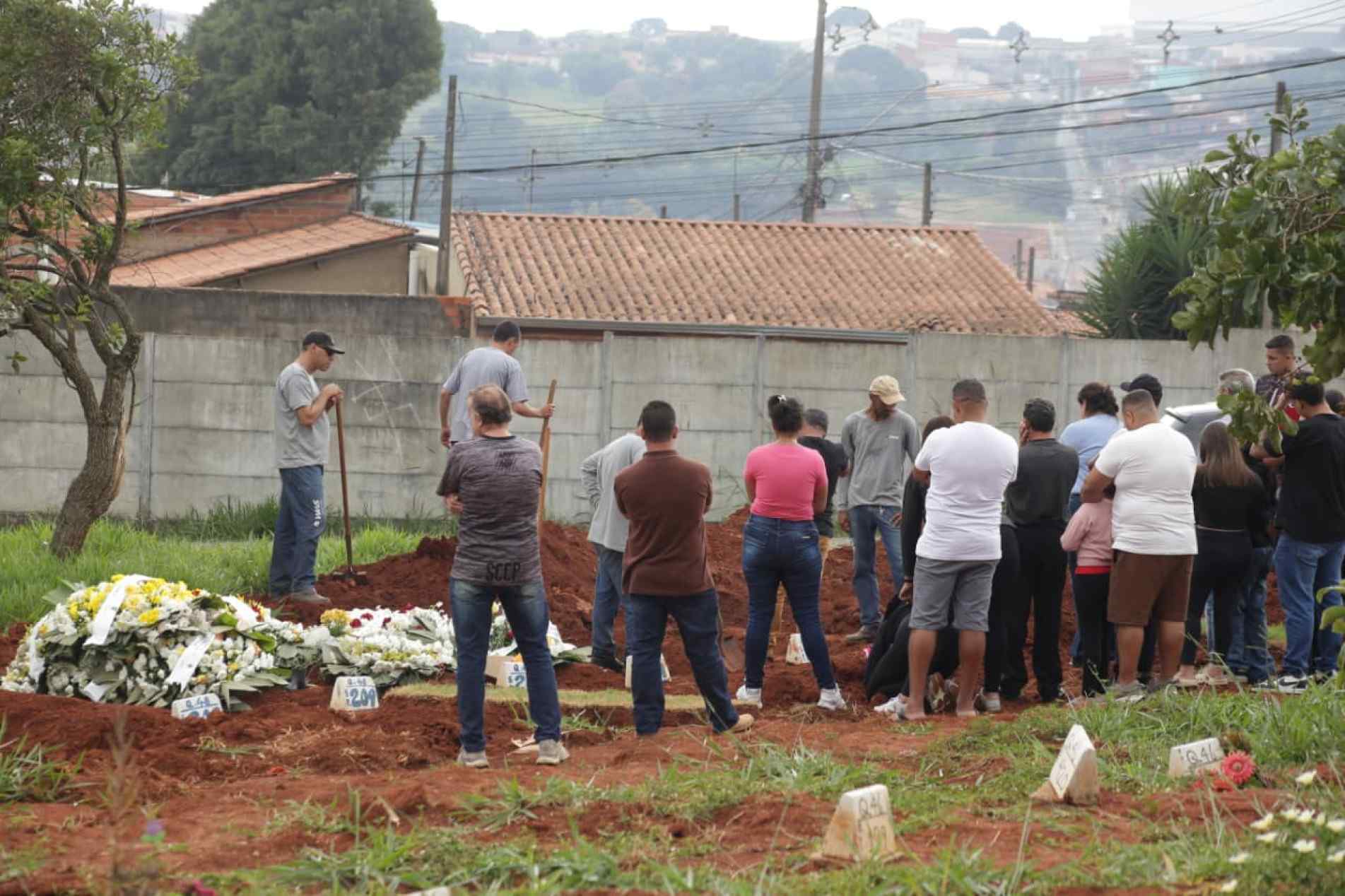 Velório foi marcado por tristeza