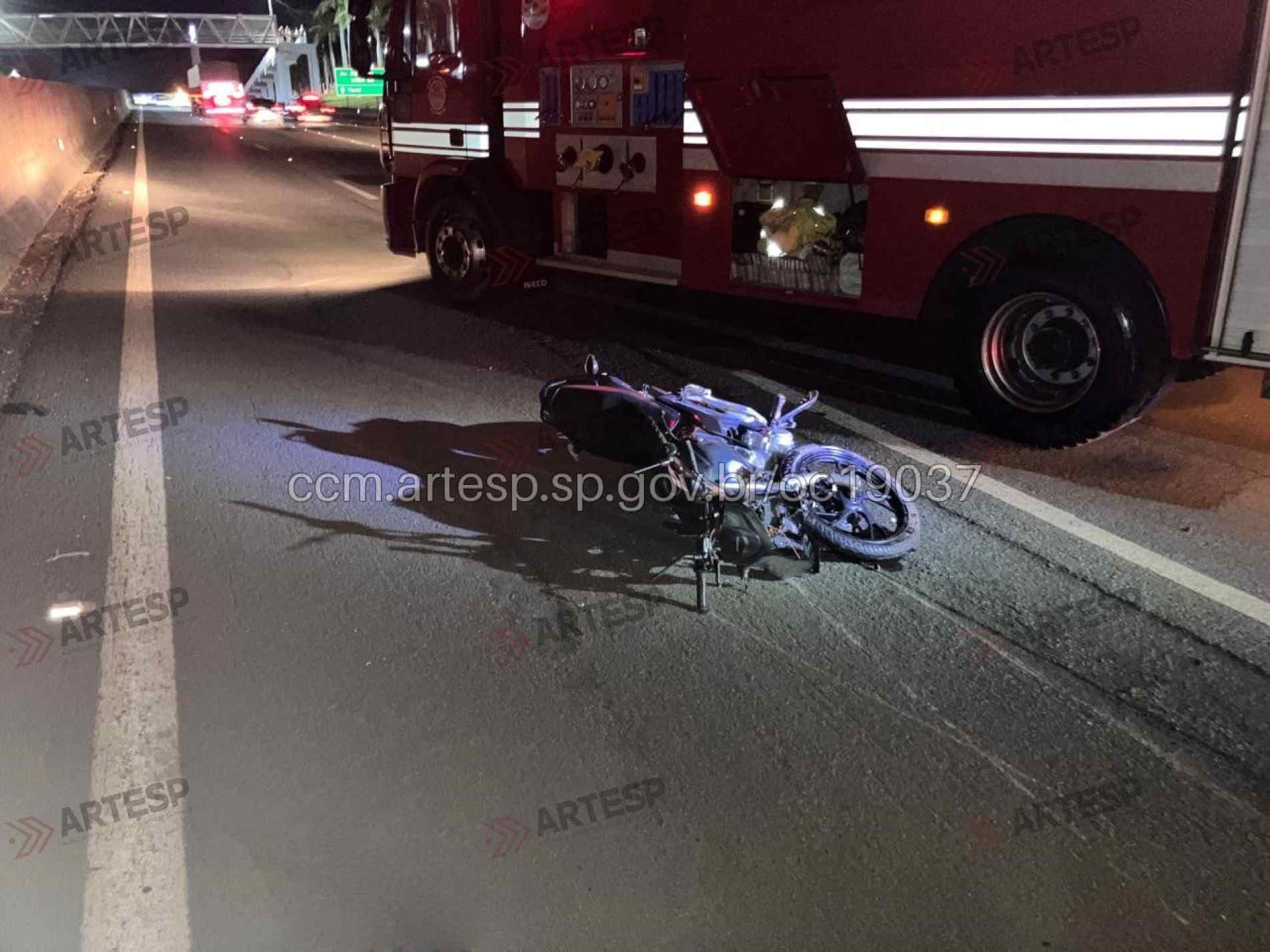 O motociclista não resistiu aos ferimentos e morreu no local