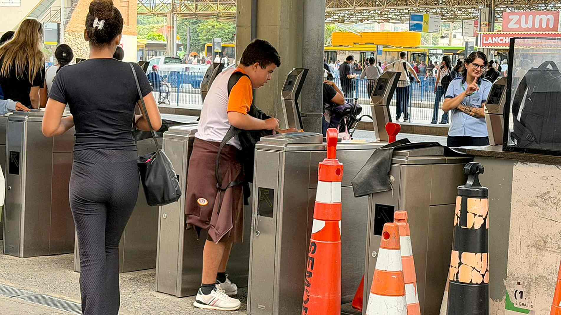  Após retorno ao poder, prefeito Rodrigo Manga restabeleceu integralmente o benefício aos estudantes, que voltam a receber créditos gratuitos para deslocamentos entre casa e escola