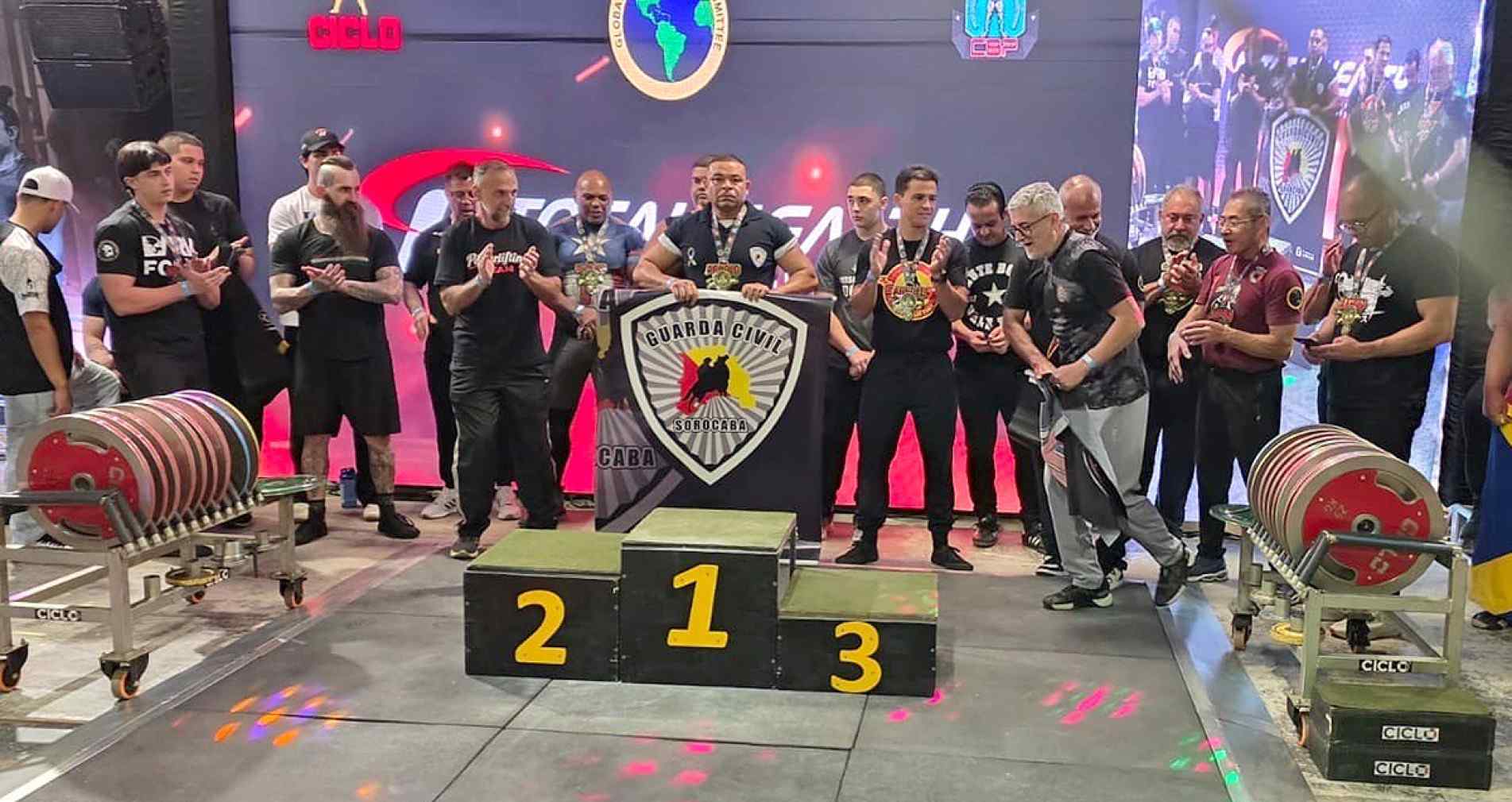Atleta sorocabano levanta 530 quilos em competição internacional 
e já projeta disputa do Campeonato Brasileiro