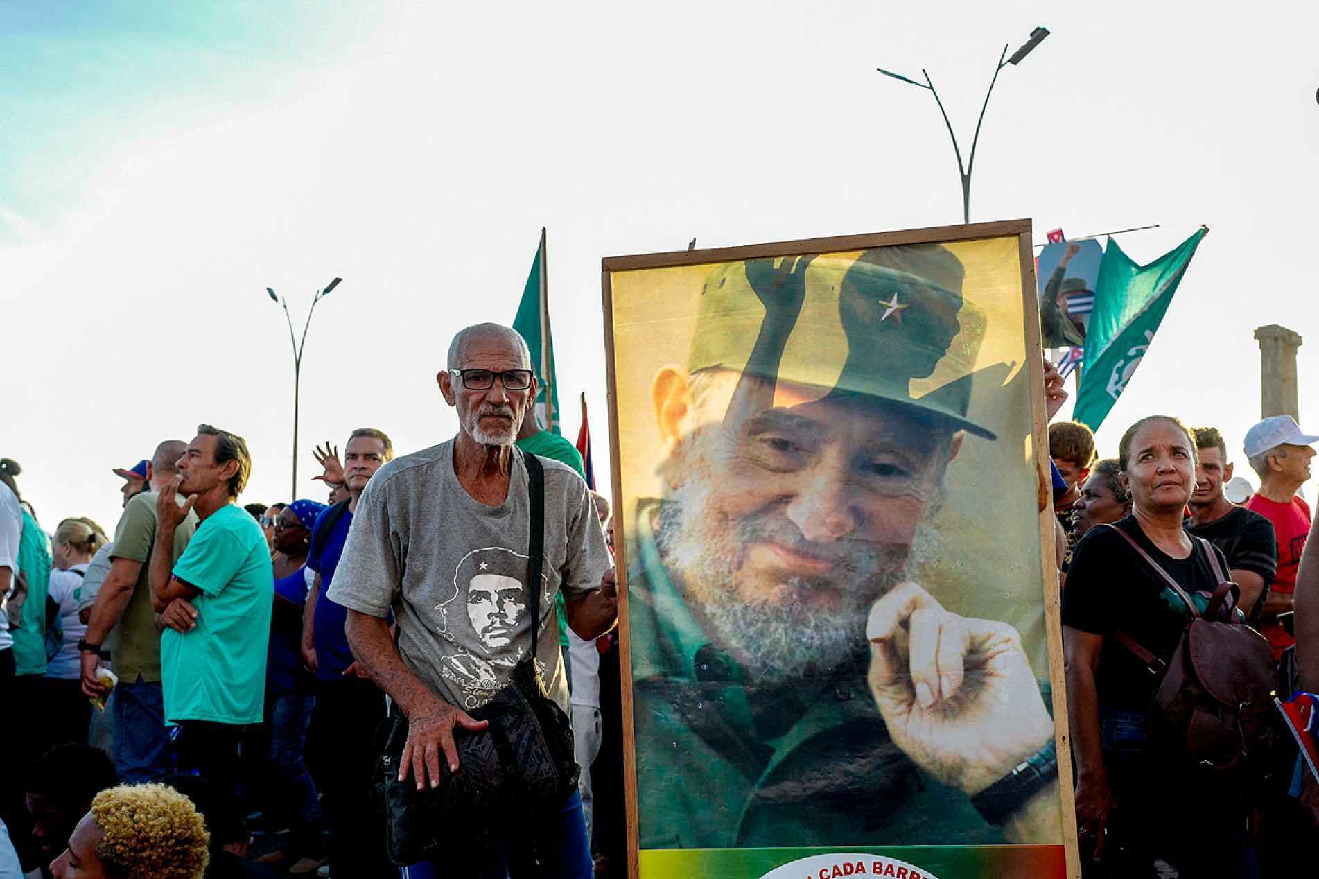 Cubanos protestaram diante da embaixada dos EUA em Havana