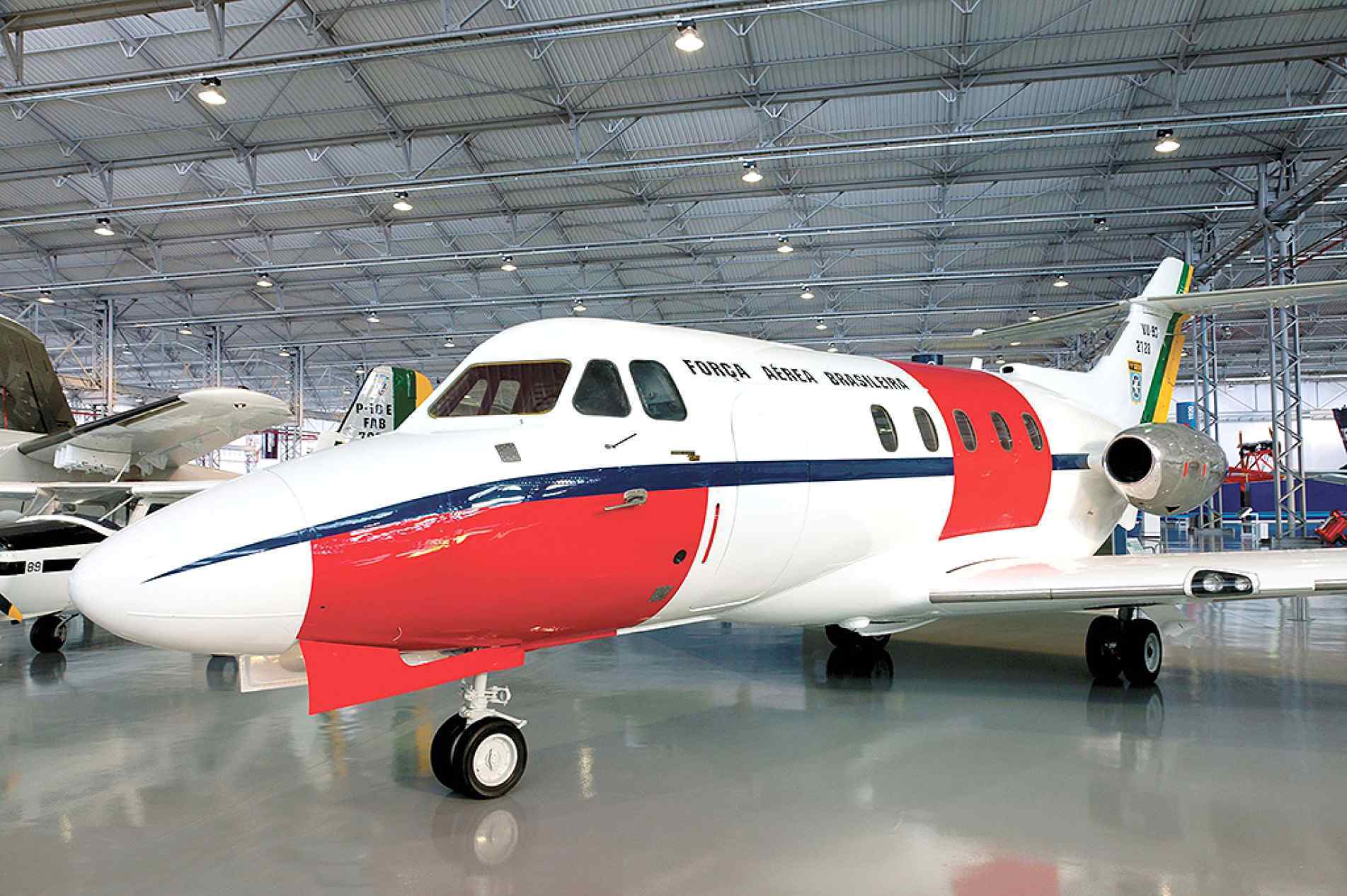 Ampliação inclui jato executivo, avião militar de treinamento e modelo histórico da aviação civil brasileira
