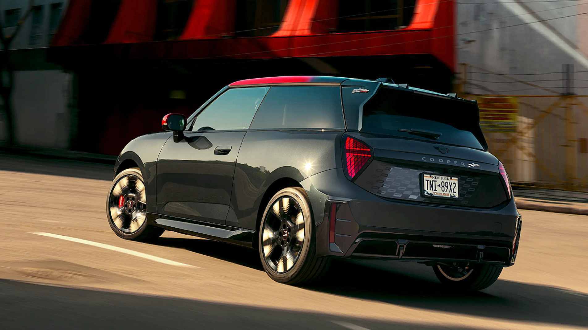 A linha John Cooper Works (JCW), expressão máxima de esportividade da marca, registrou 105 veículos emplacados

