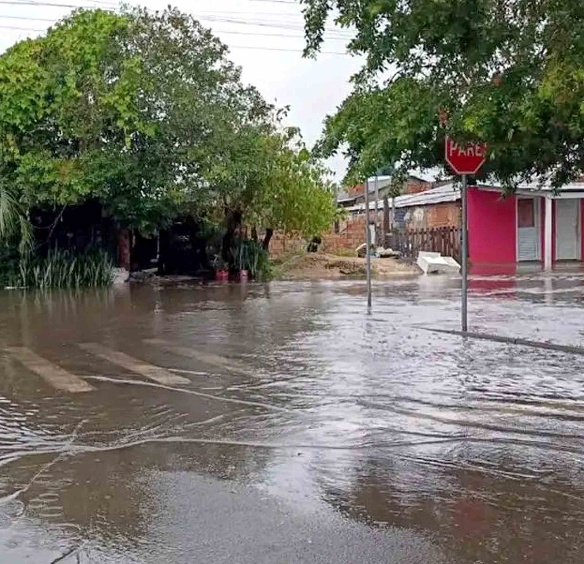 Ruas de Rosário do
Sul ficaram alagadas
