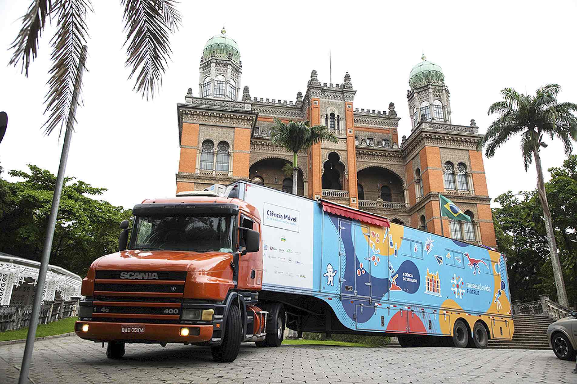 Entre os destaques está o Ciência Móvel, unidade itinerante do Museu da Vida Fiocruz, que estará na biblioteca municipal de hoje a domingo
