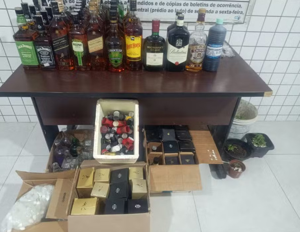 A ocorrência foi registrada como tráfico de drogas e adulteração de produtos destinados ao consumo
