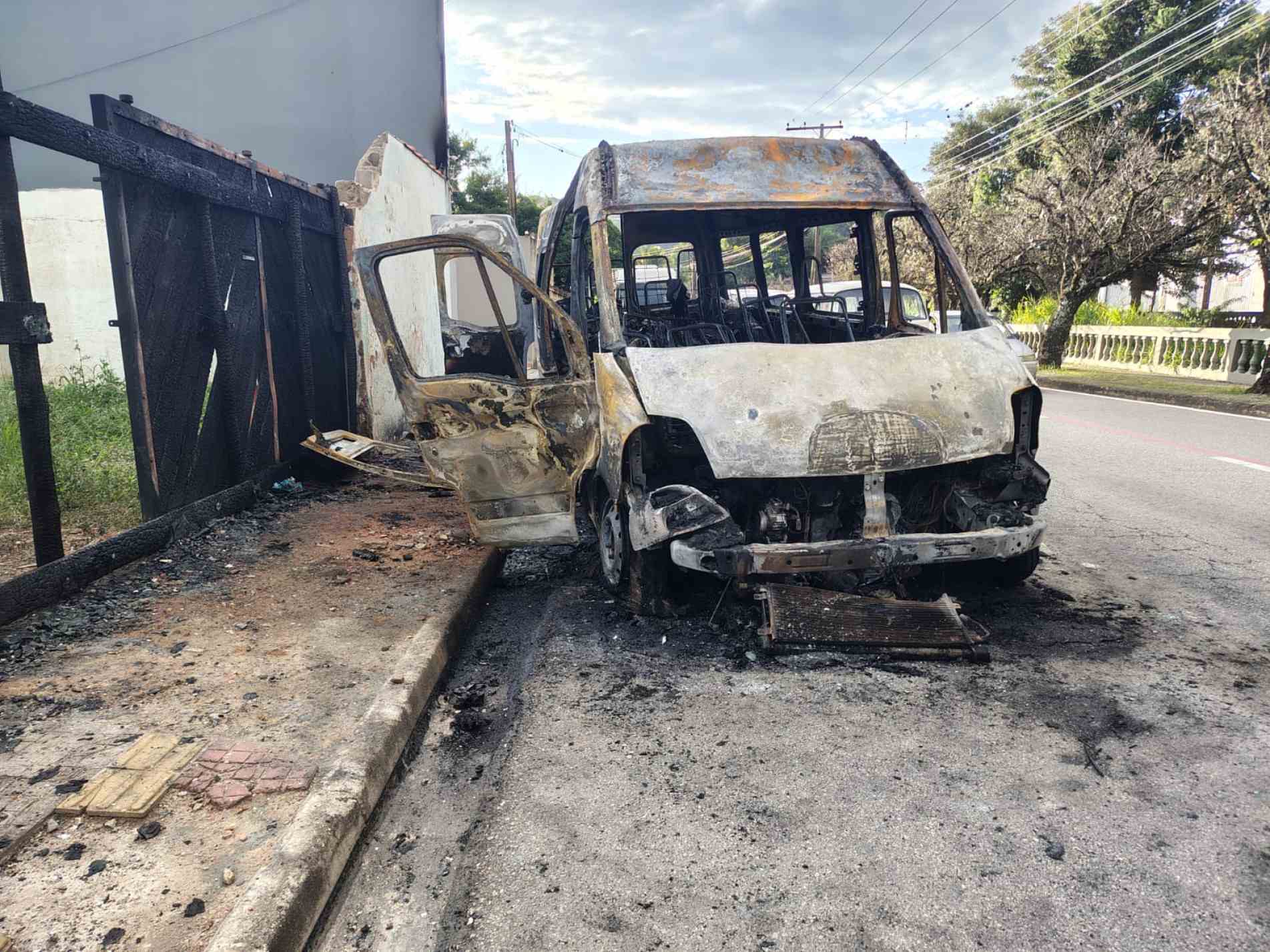 O caso ocorreu por volta das 3h, na Avenida Raimundo Nonato Leite, na região da marginal, no sentido Centro.

