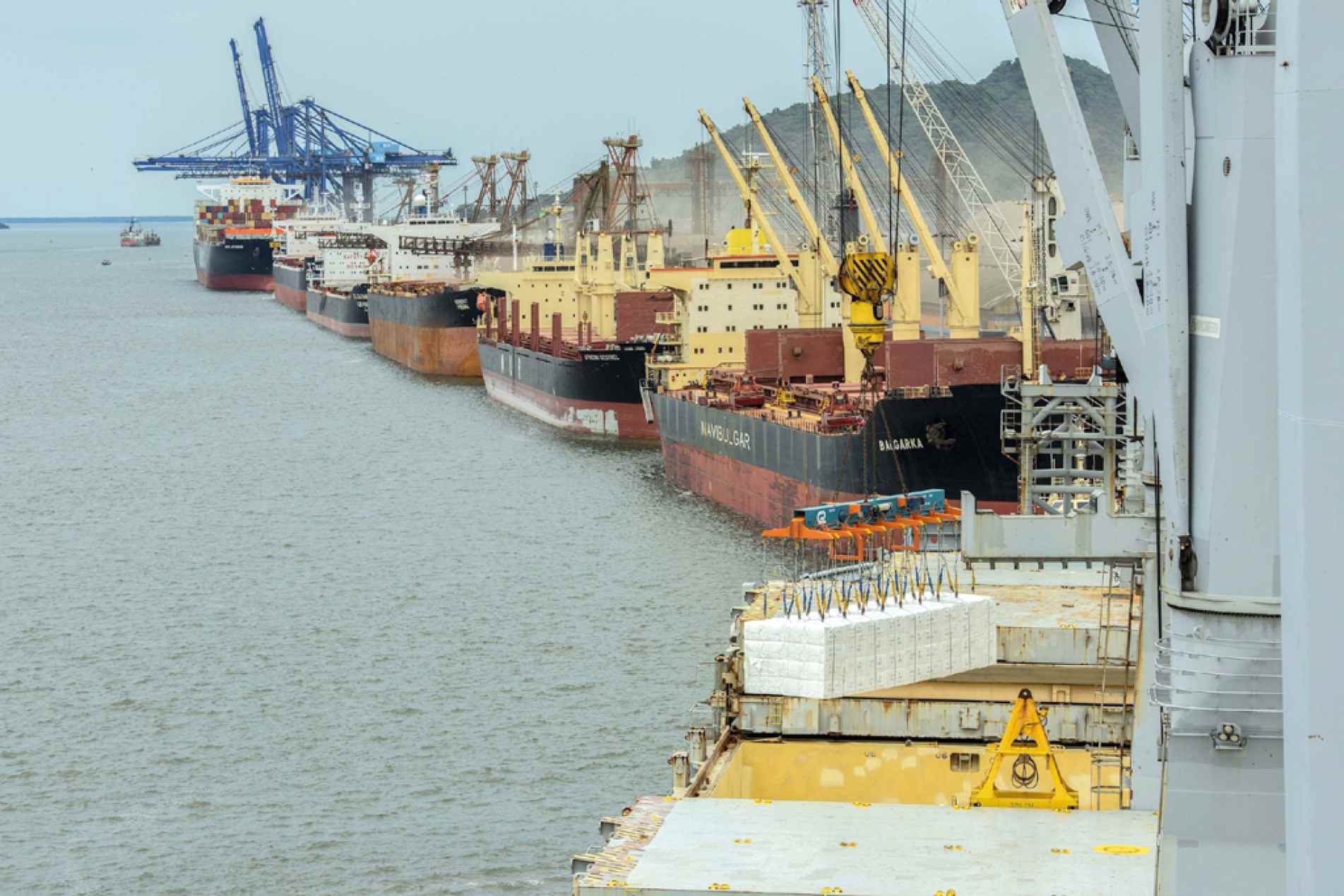 Balança comercial brasileira registrou superávit de US$ 10,5 bilhões no mês passado