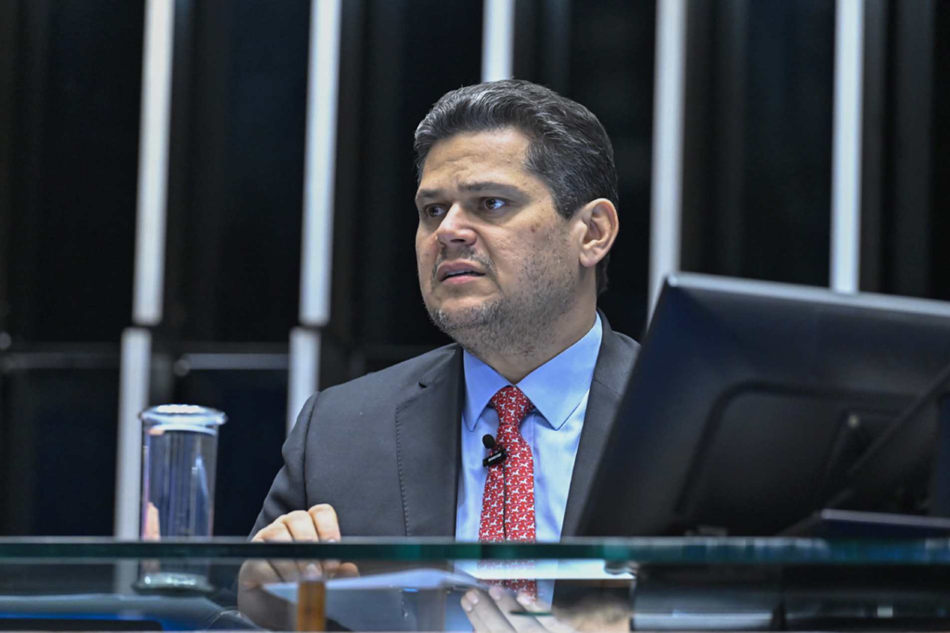Presidente do Senado colocou a nova lei em vigor ontem

