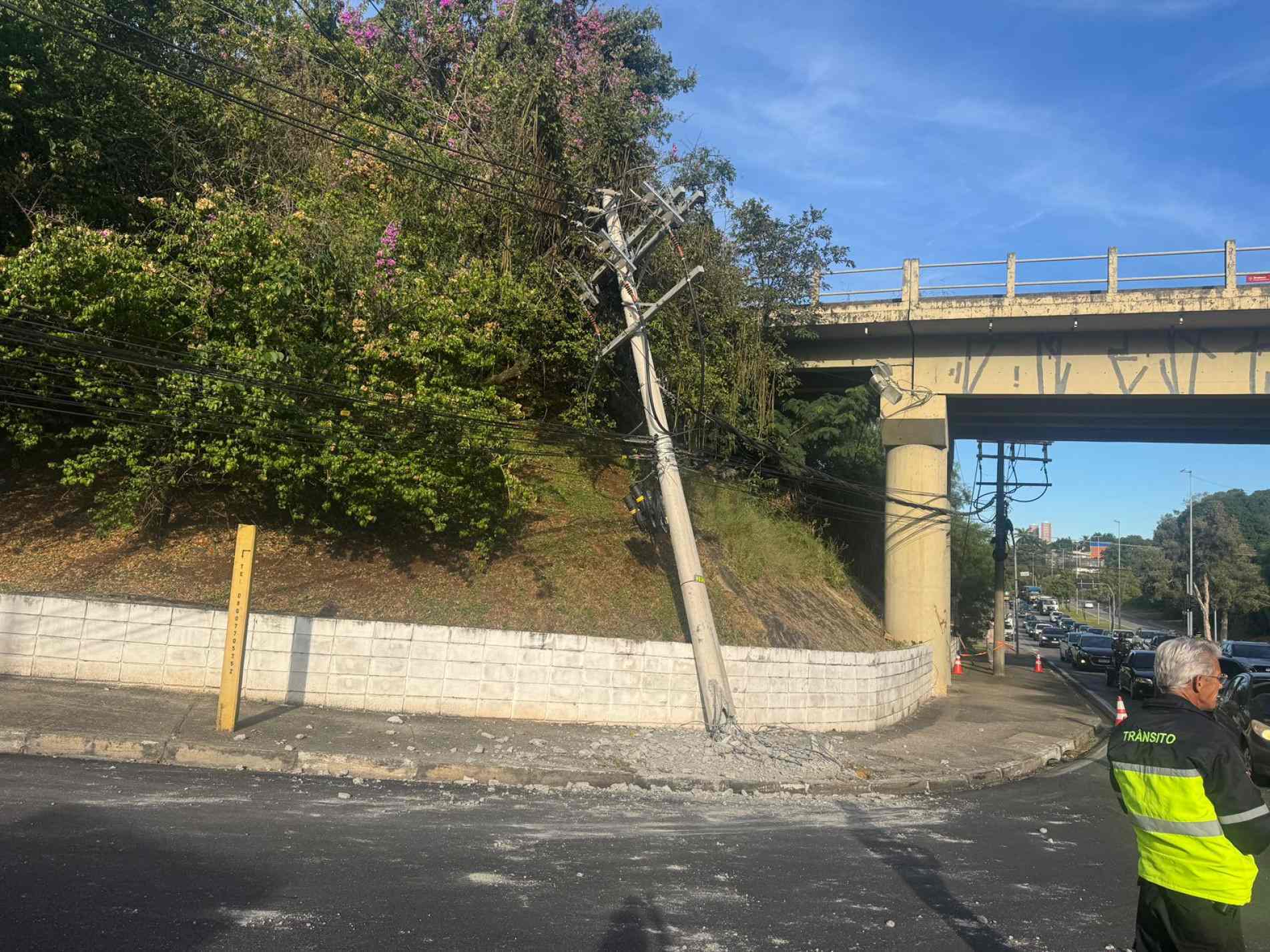 Acidente na av. Engenheiro Carlos Reinado Mendes