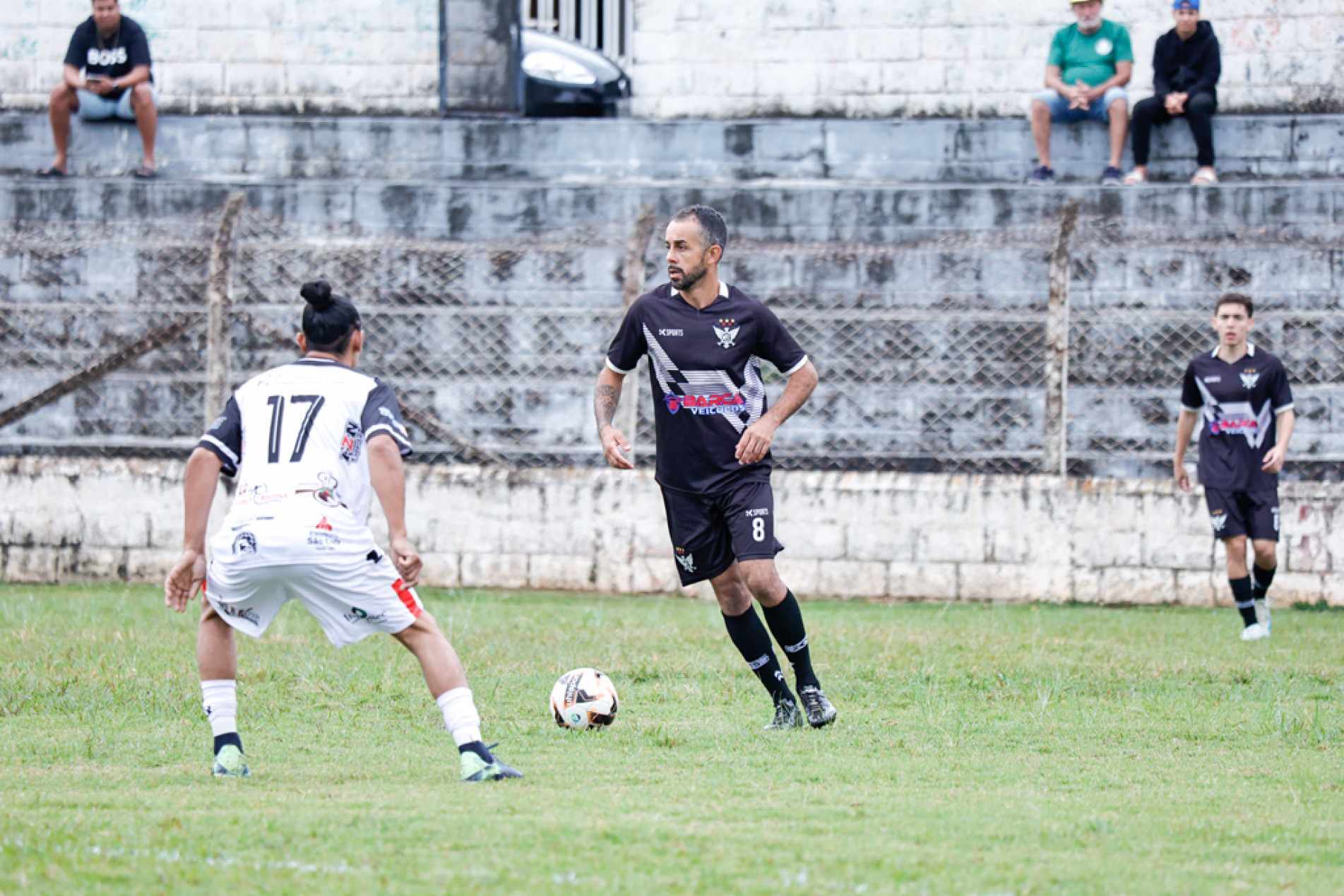 Jogando em casa, na manhã de domingo, o Barcelona derrotou o CAP por 1 a 0
